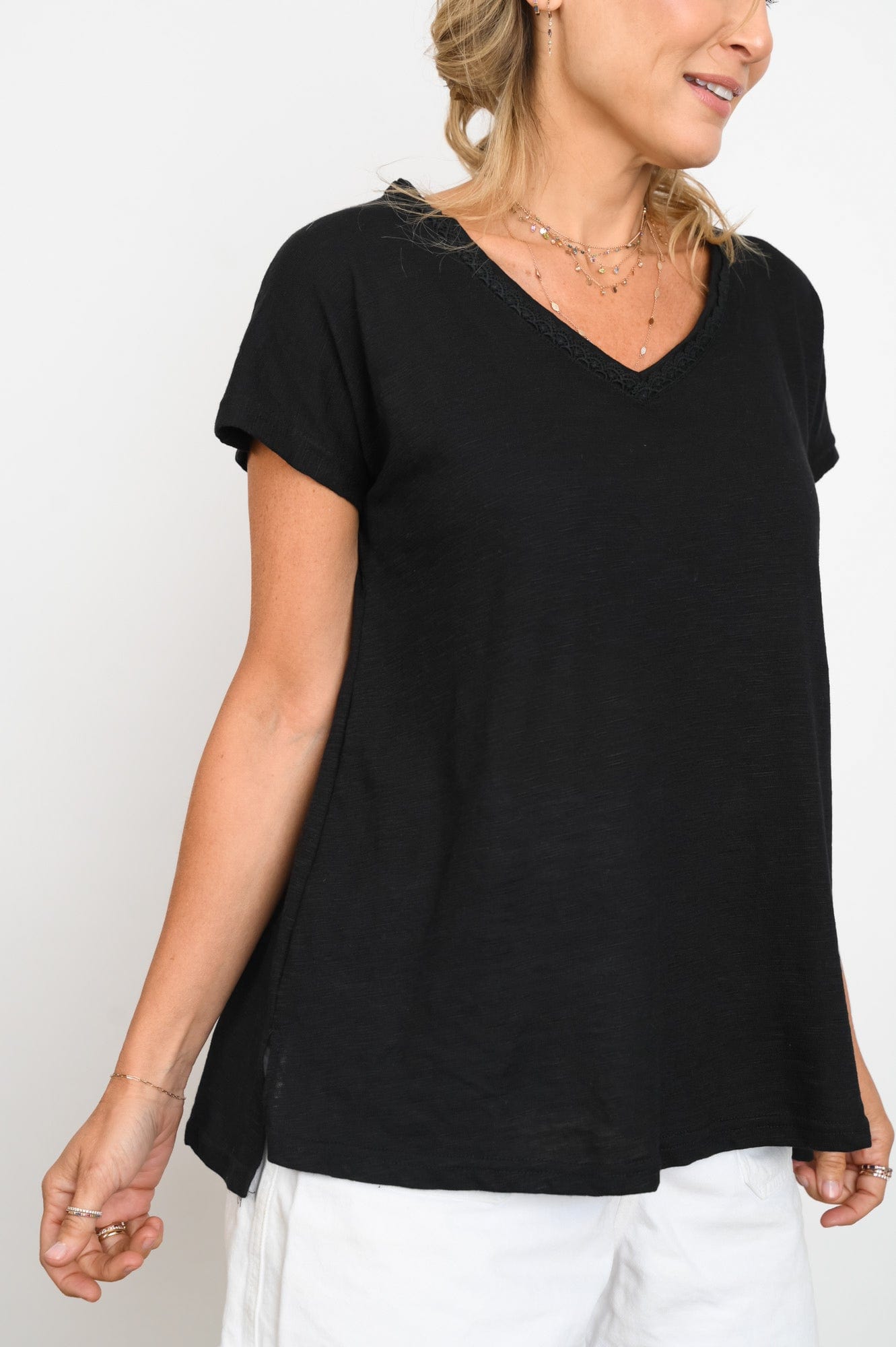 SAME V חולצה תחרה שחורה image 7