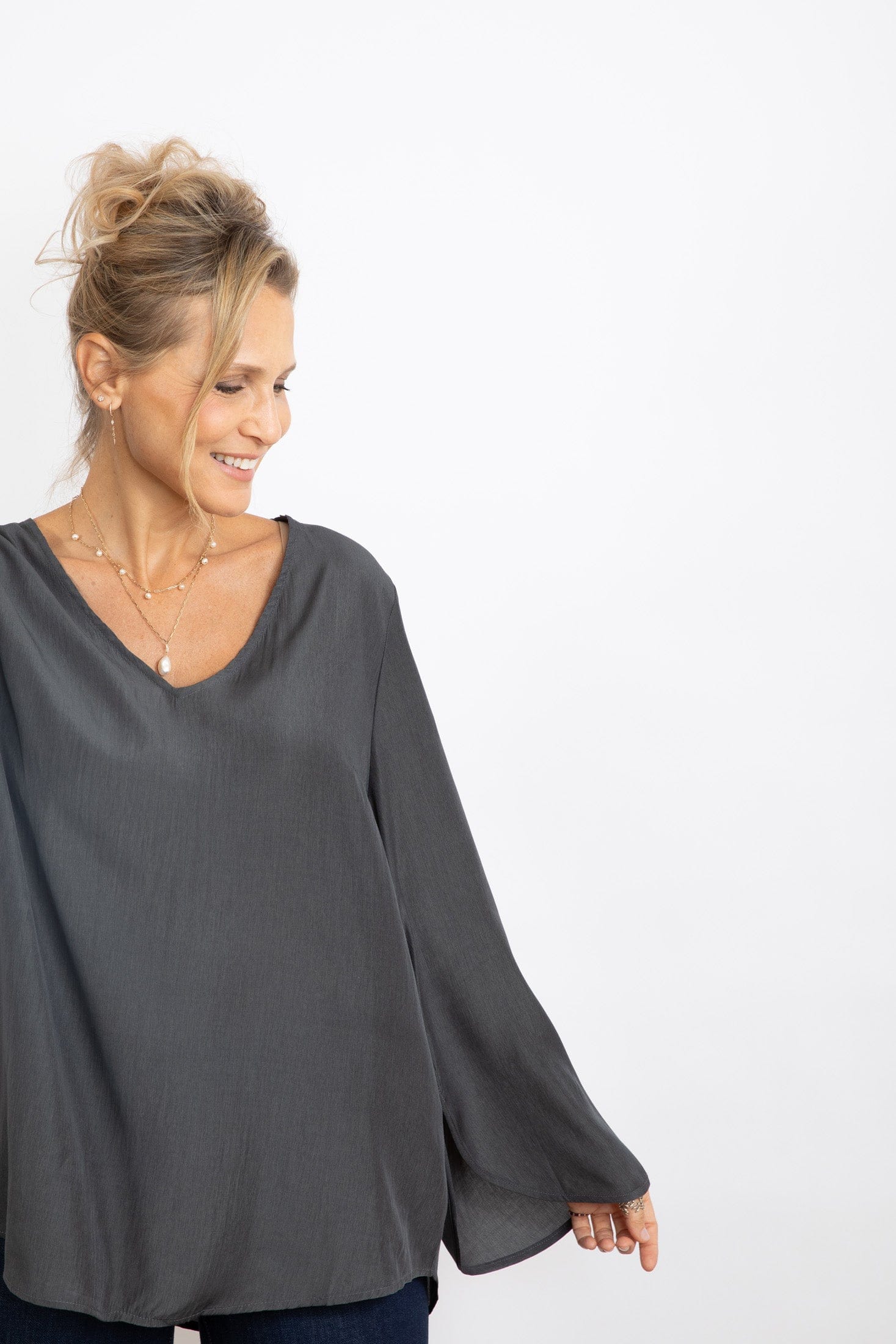 AVLON חולצה אפורה image 9