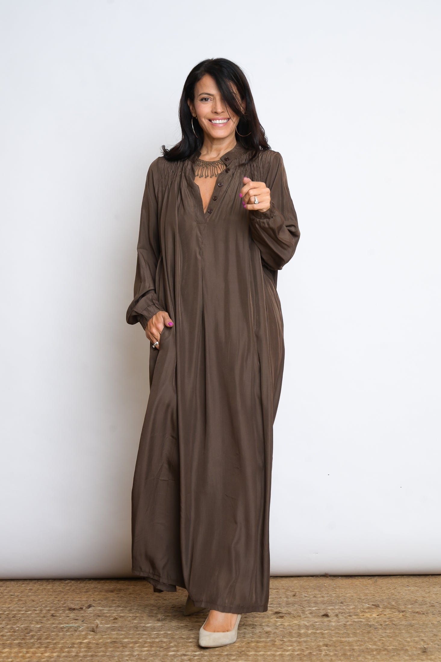 RANA שמלת אוברסייז חום image 9