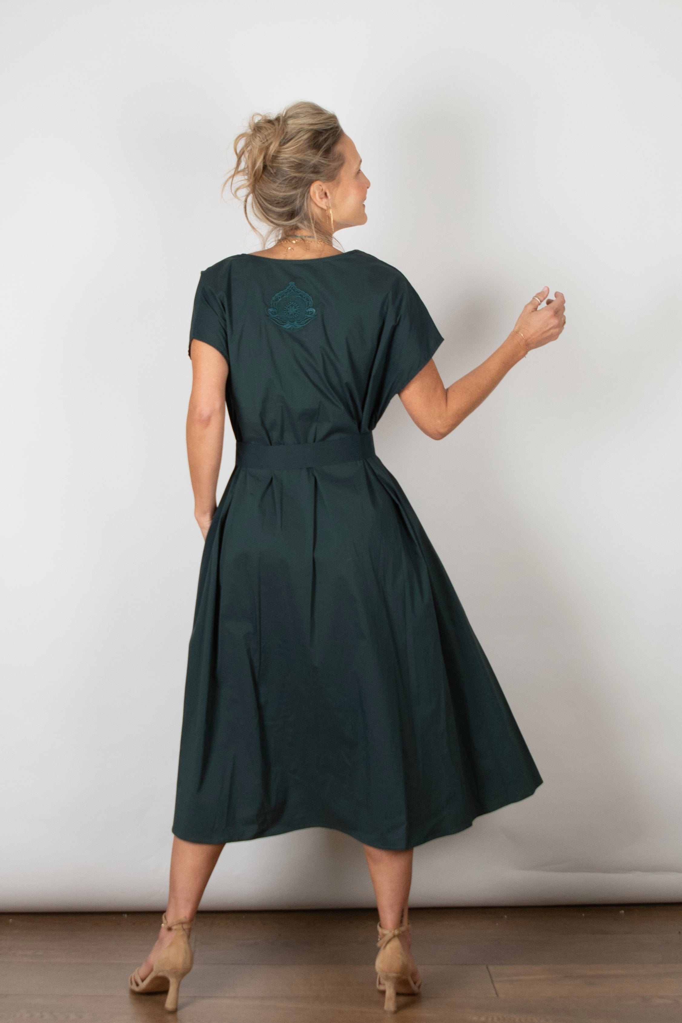 WINEHOUSE  שמלה אוברסייז ירוקה image 3