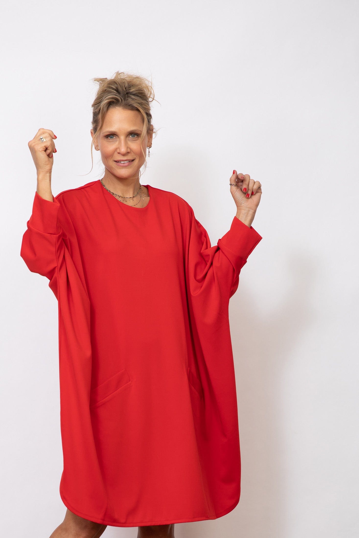 ERIS שמלה אדומה image 5