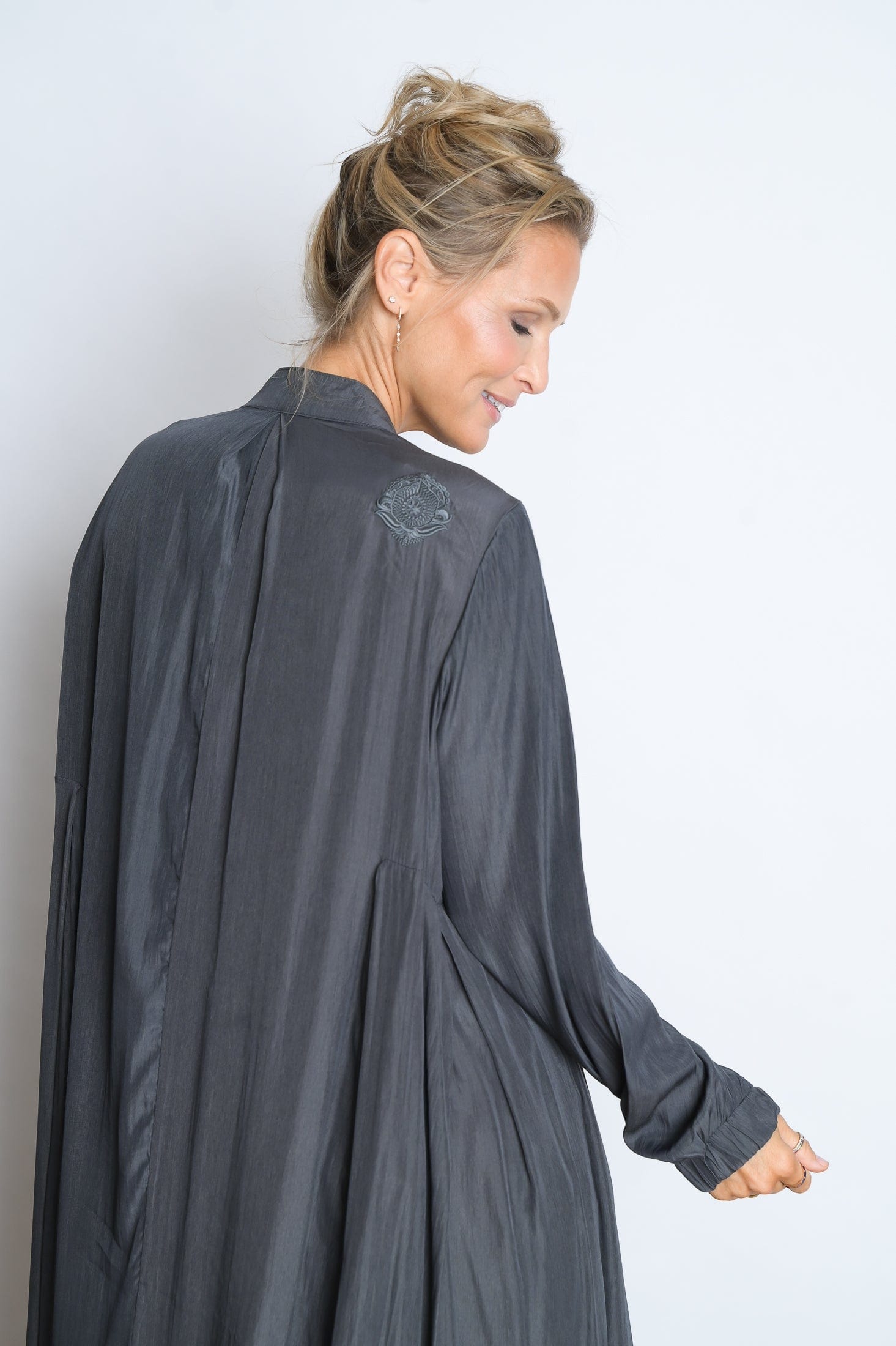 RANA שמלת אוברסייז אפורה image 7