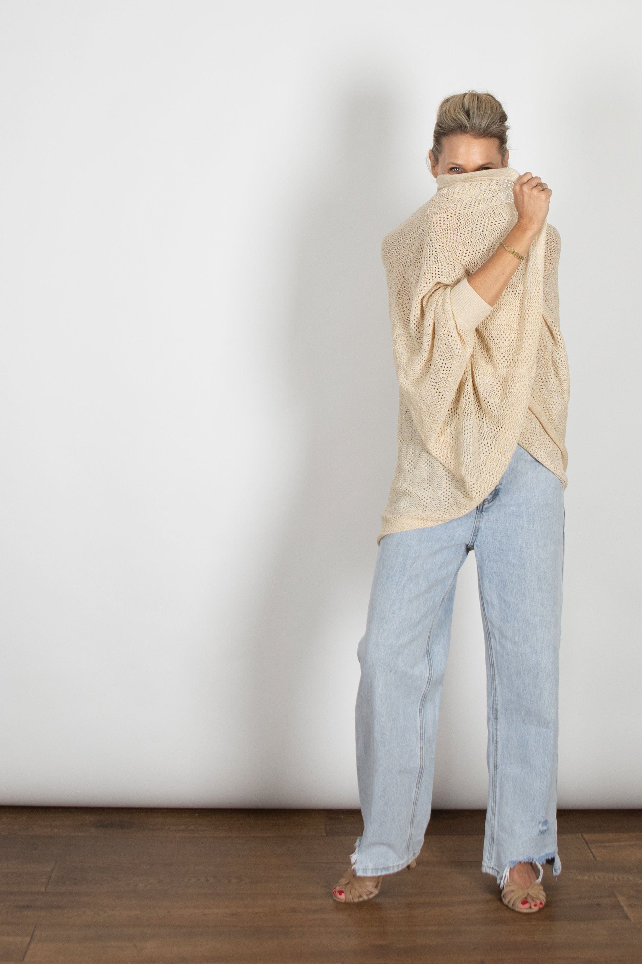 LIAM  עליונית סריג חורים קאמל זהב image 11