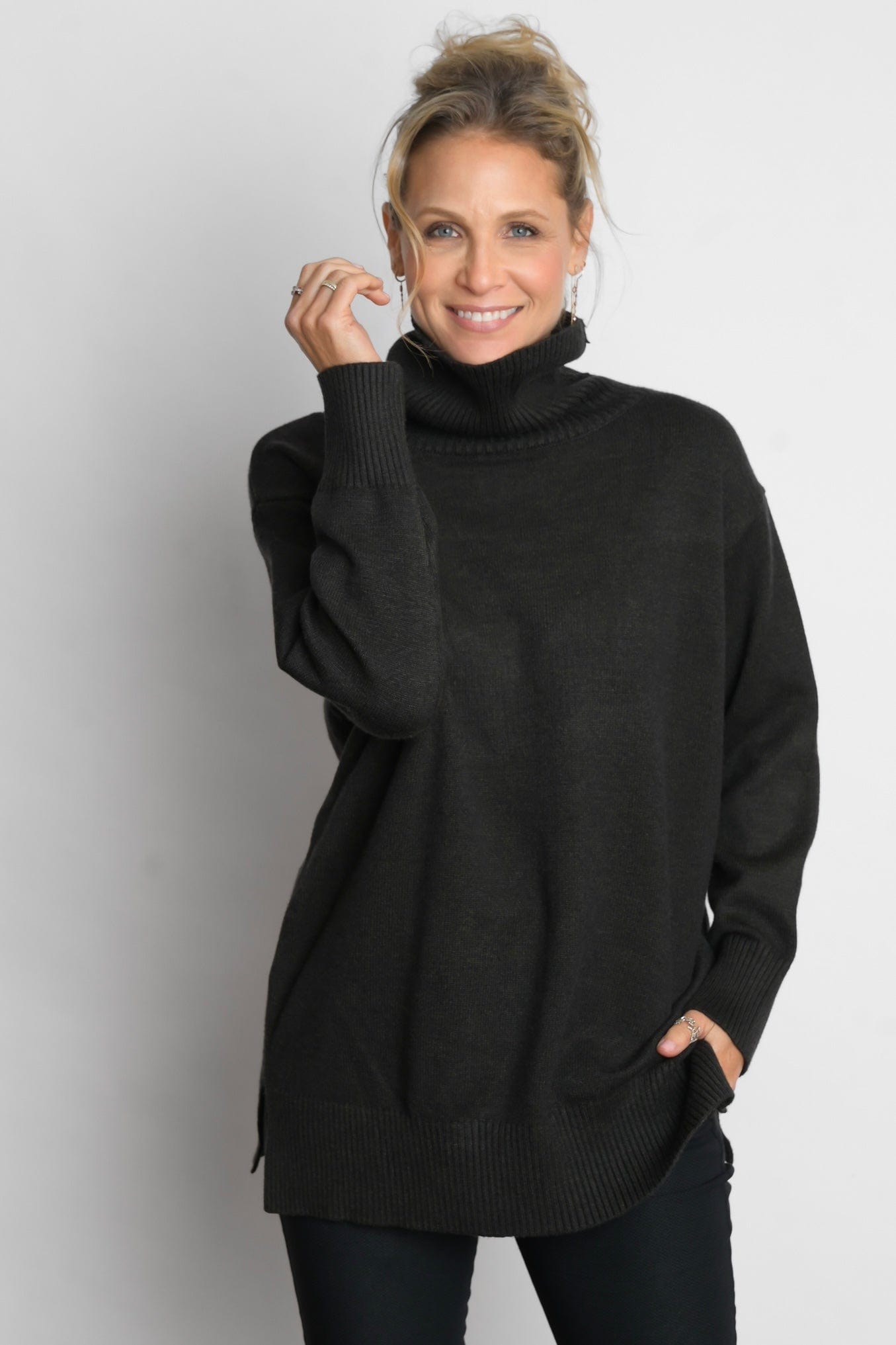 SYMI סריג גולף זית כהה image 0