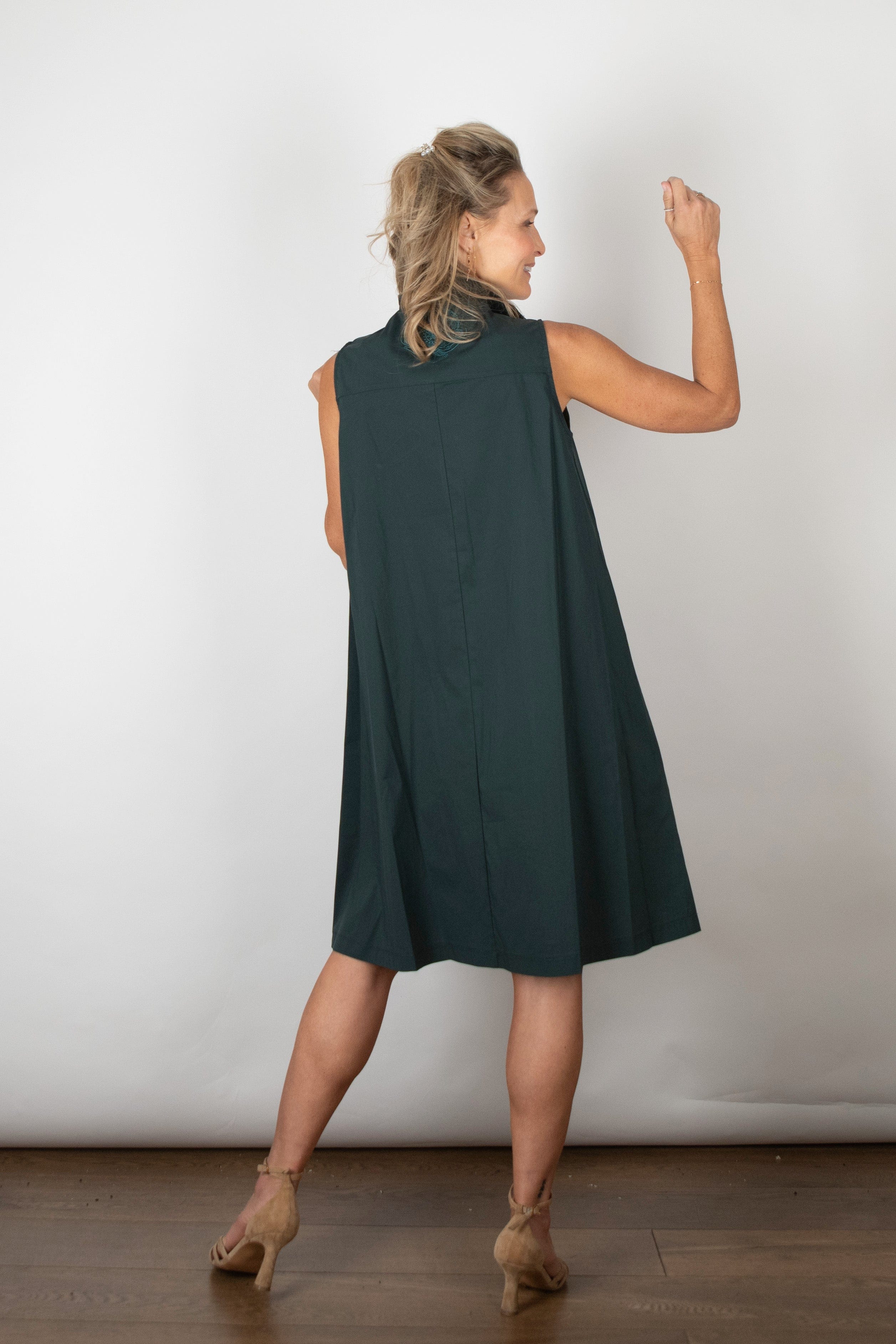 SHAKIRA  שמלה ירוקה ריצ׳רצ image 8