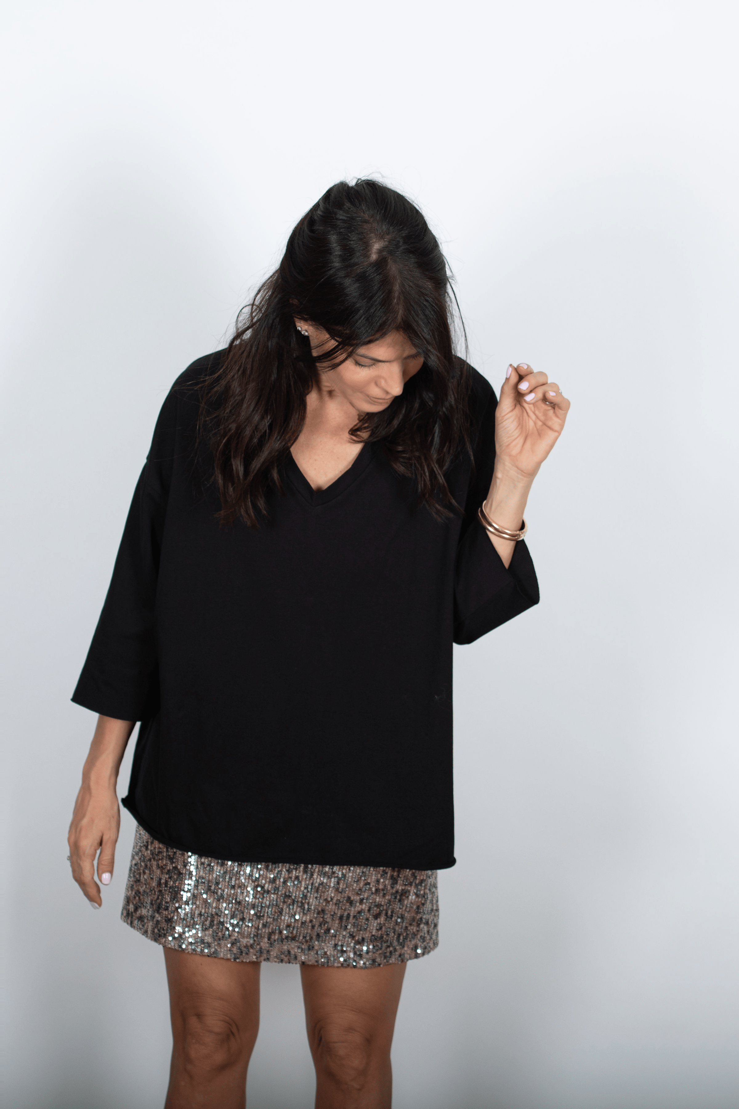 DANIEL שחורהV חולצה אוברסייז image 3