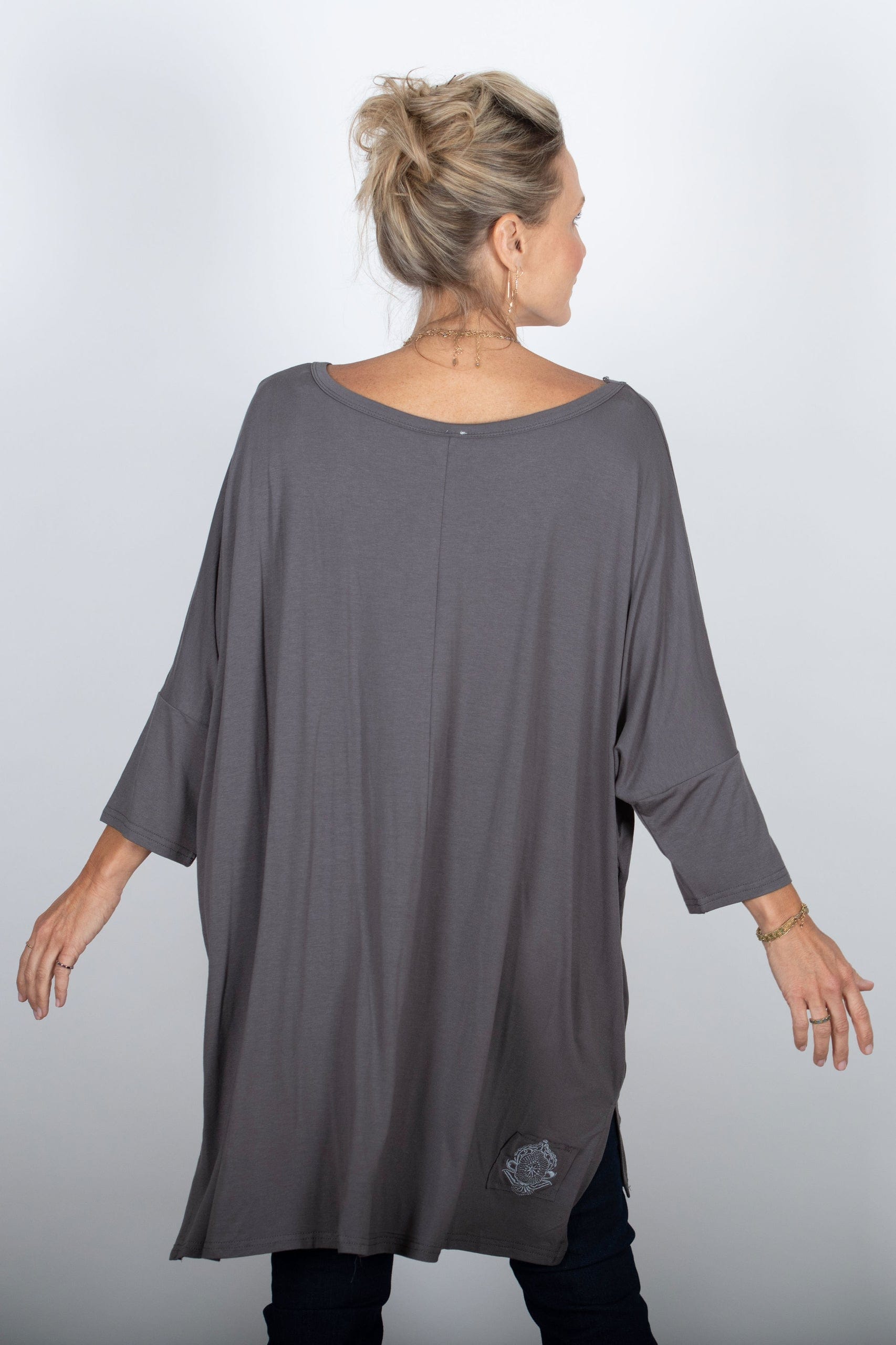 SAM חולצה אוברסייז אפורה image 11