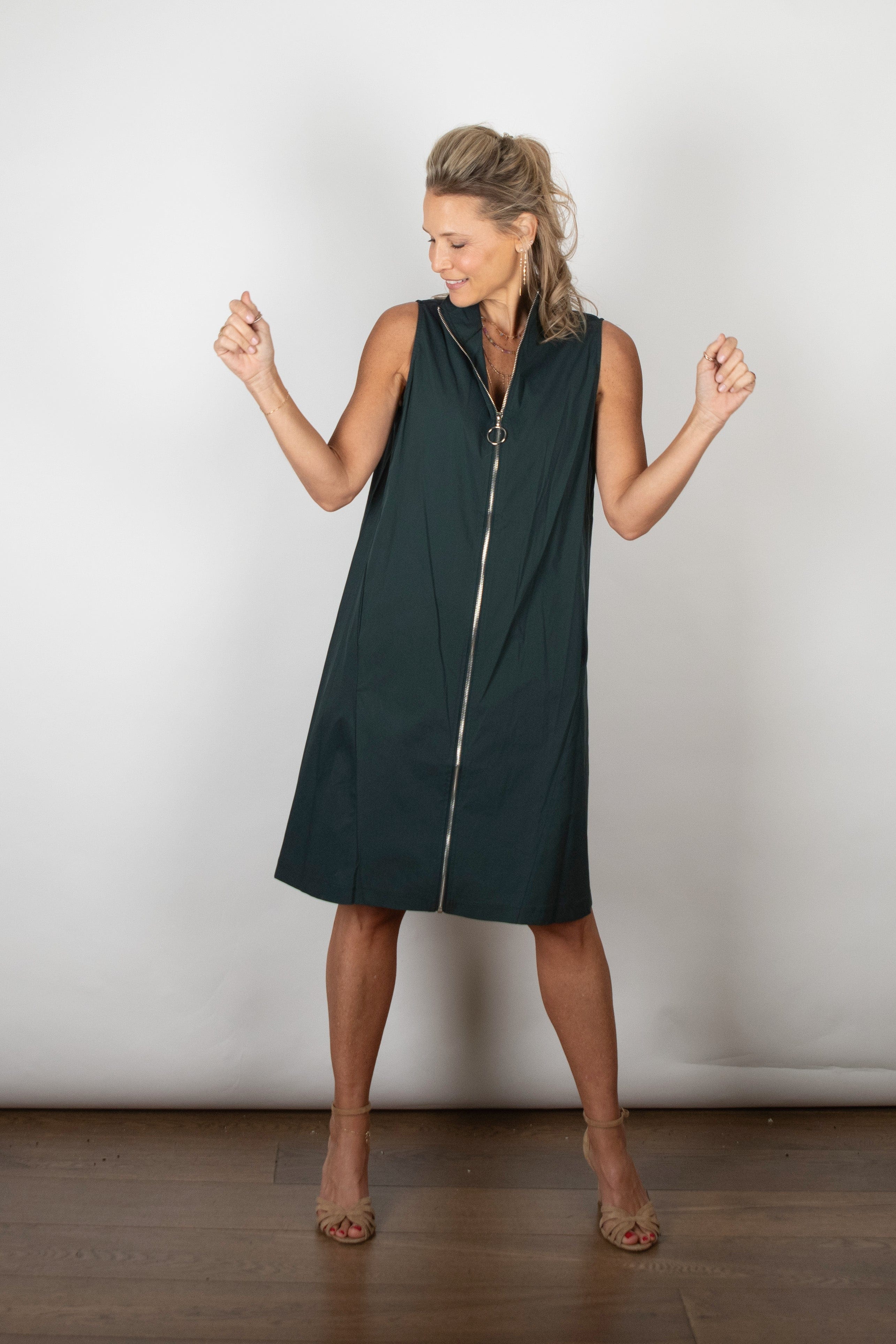 SHAKIRA  שמלה ירוקה ריצ׳רצ image 5