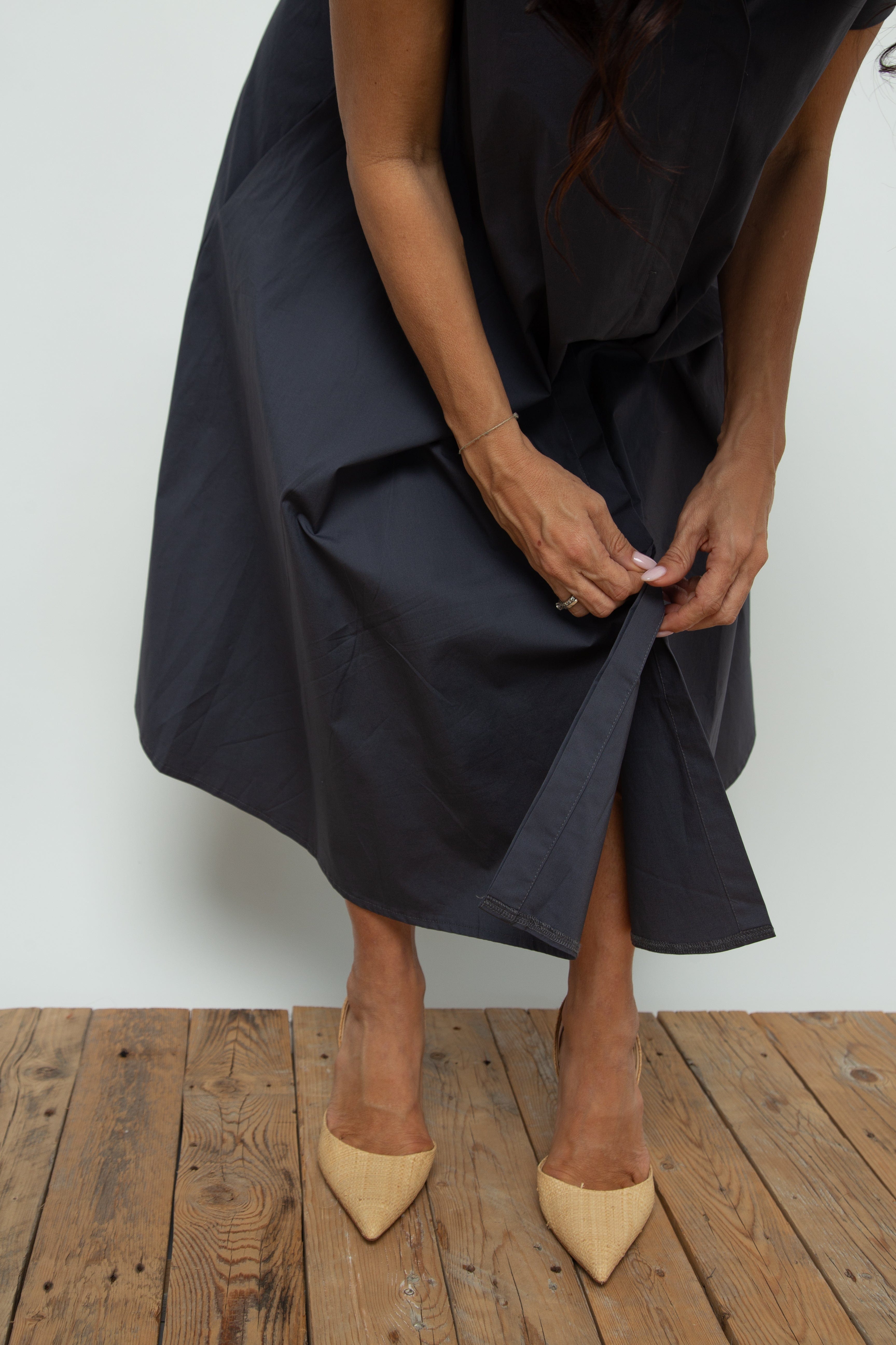 THREE  שמלה אוברסייז אפור סגול image 10