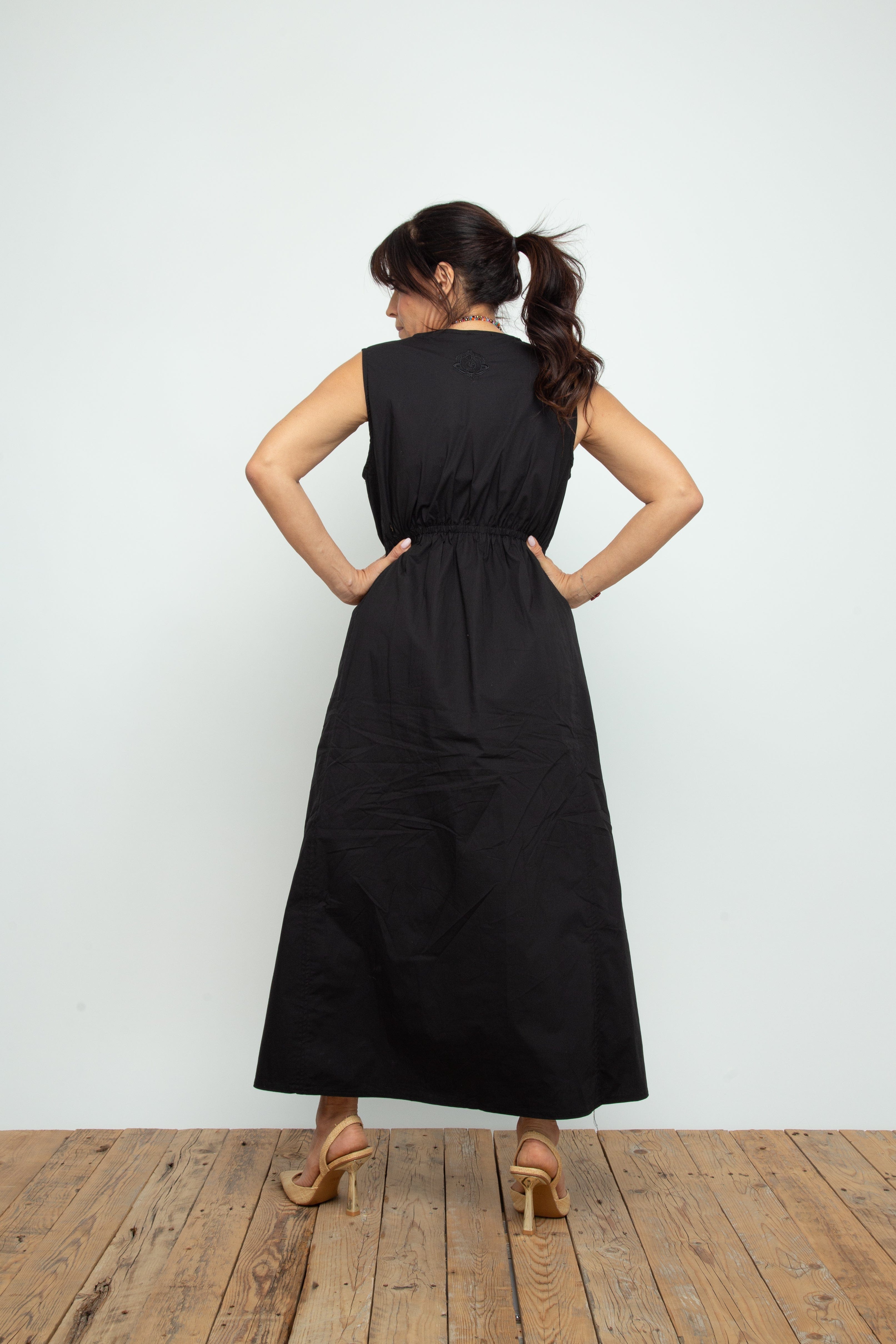 FOUR שמלה ללא שרוולים שחורה כפתורים image 4