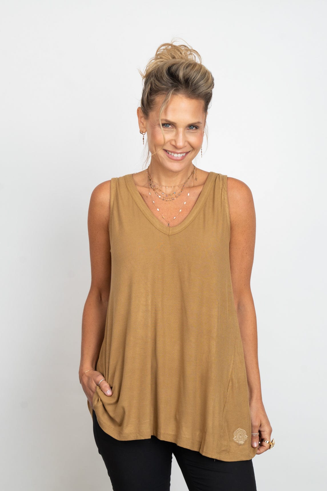 ME  V גופיה קאמל גזרה נפתחת image 3