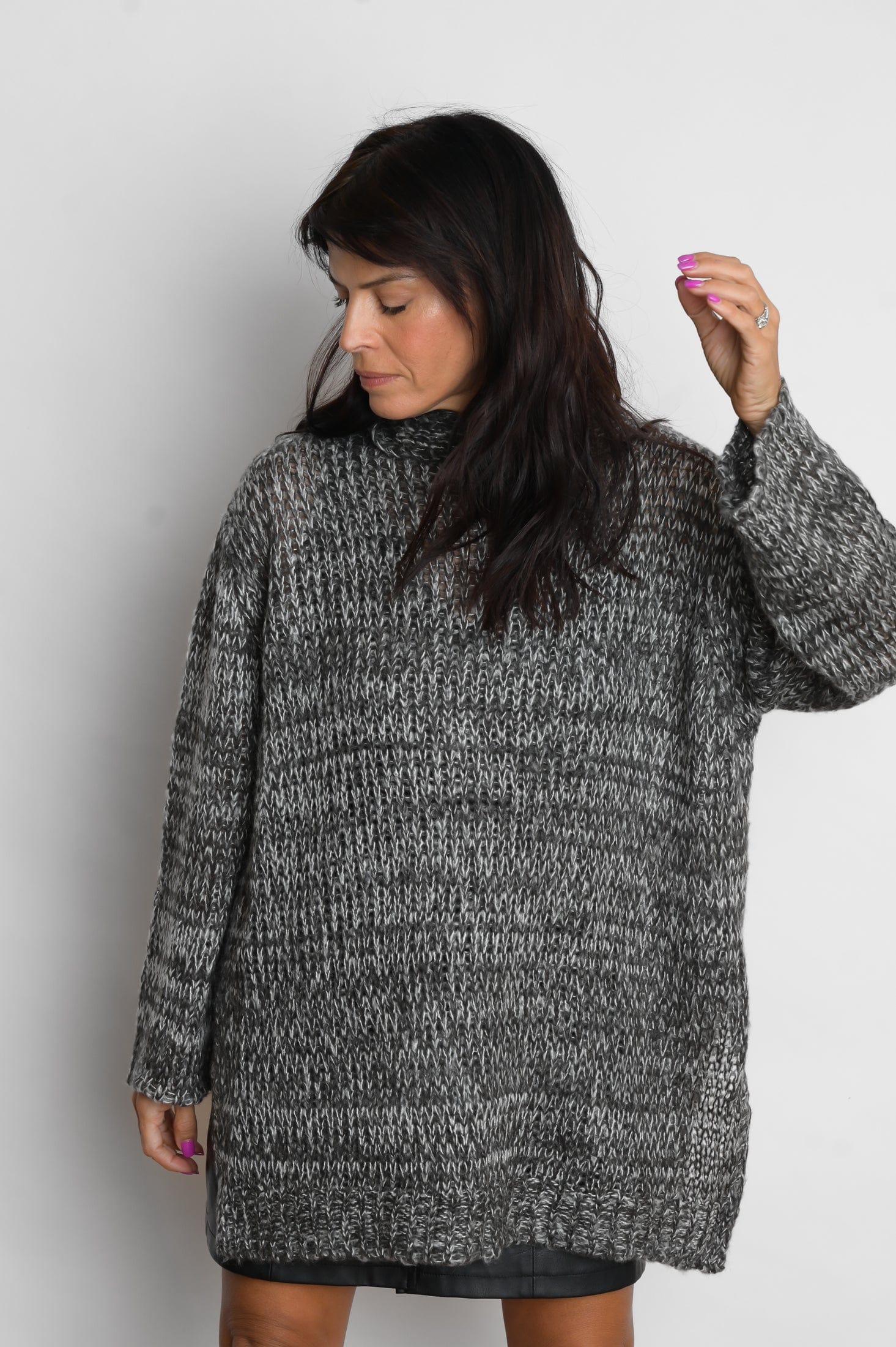 KEA  טוניקה סריג אוברסייז שחורלבן image 3