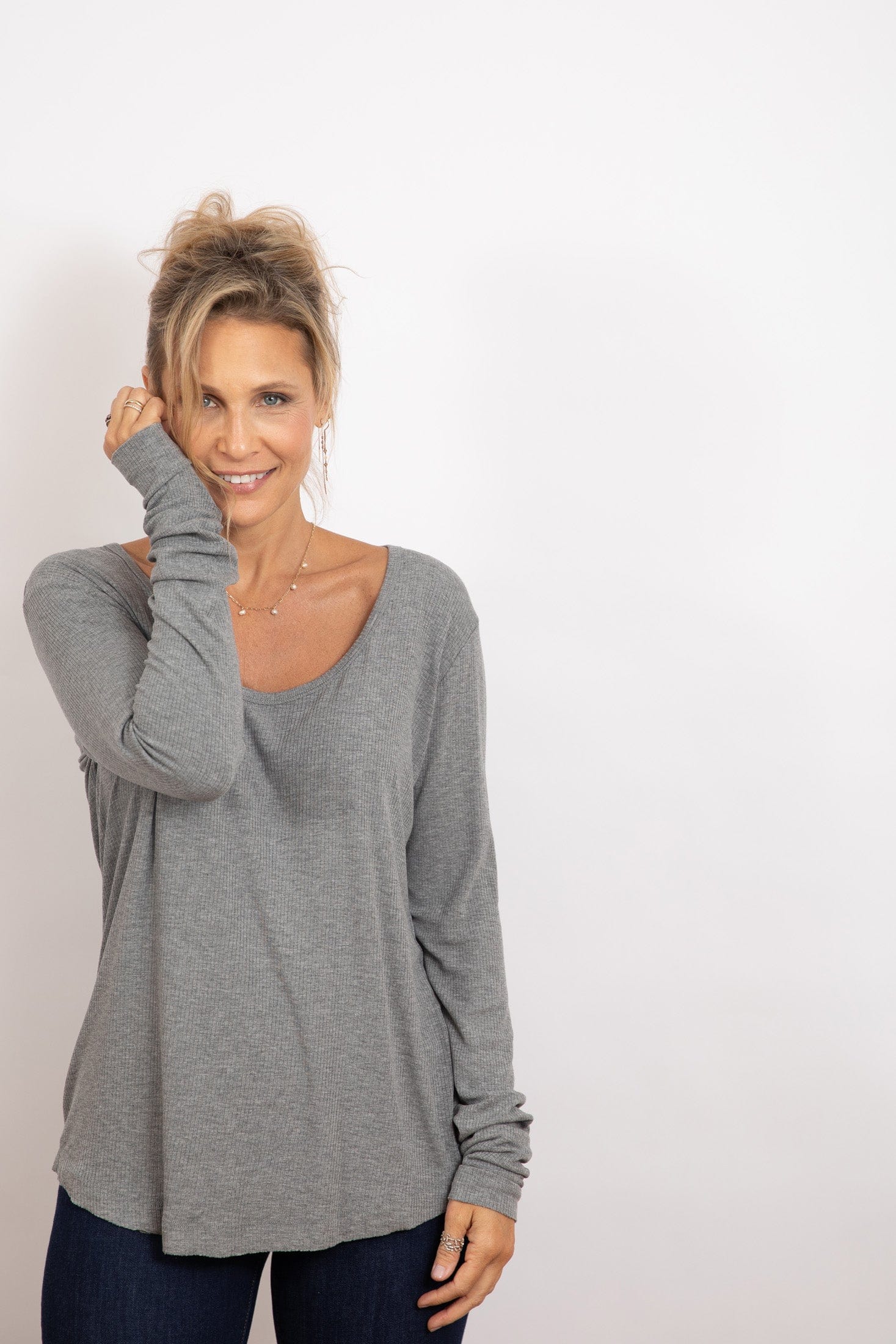 M SHIRT  חולצה אפורה בייסיק image 6