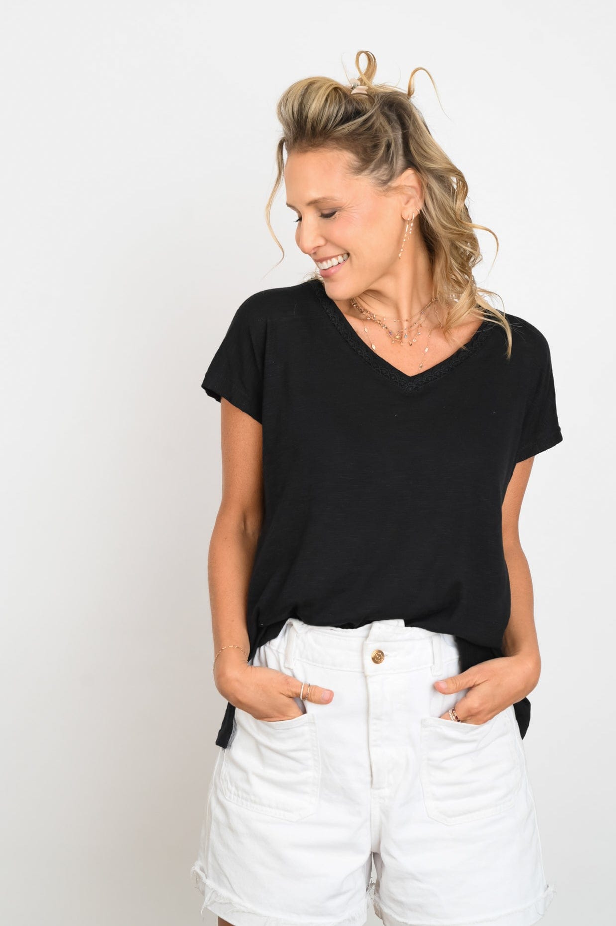 SAME V חולצה תחרה שחורה image 5