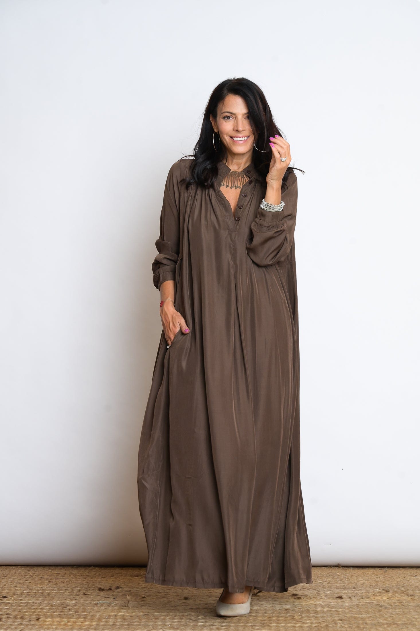 RANA שמלת אוברסייז חום image 4