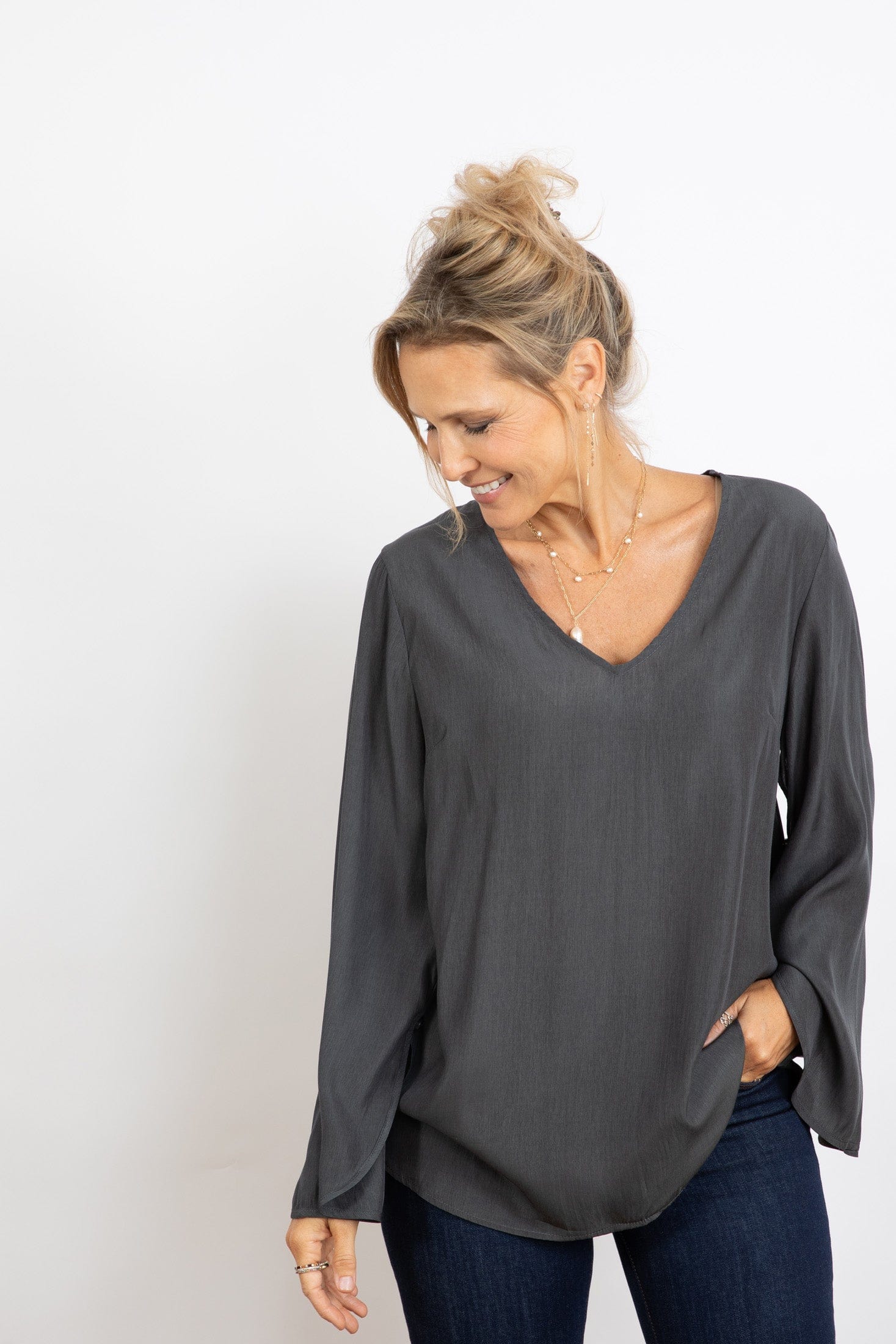 AVLON חולצה אפורה image 7