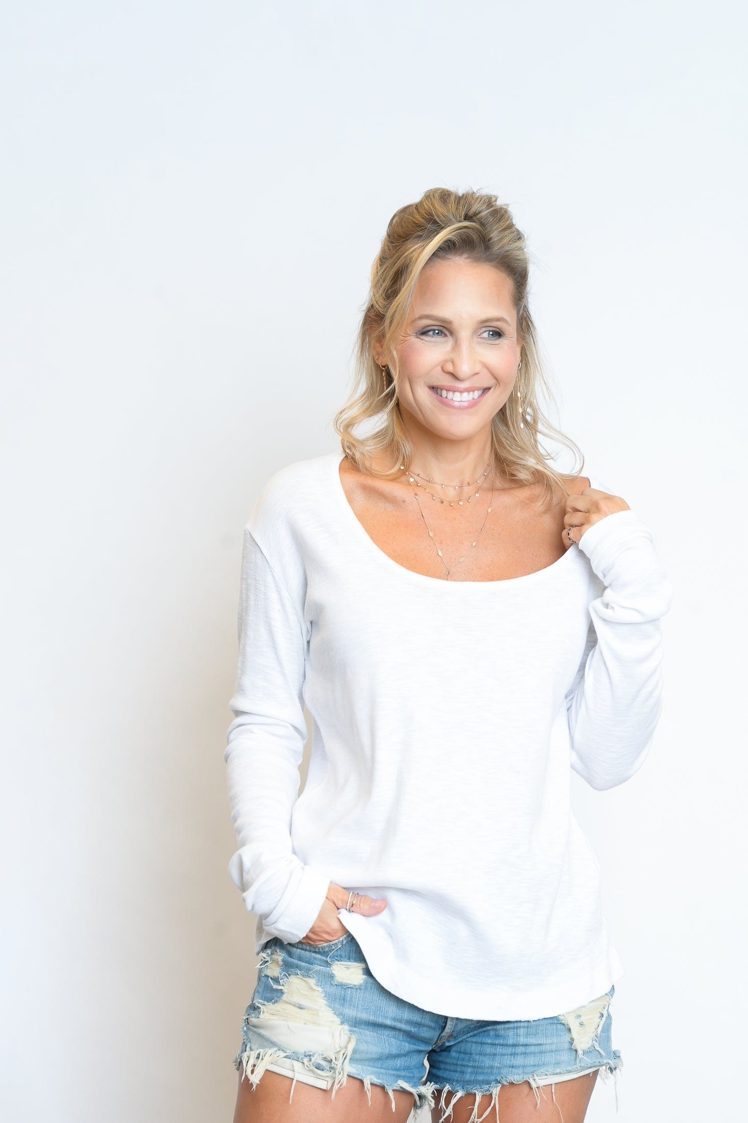 H SHIRT חולצה בייסיק לבנה image 9