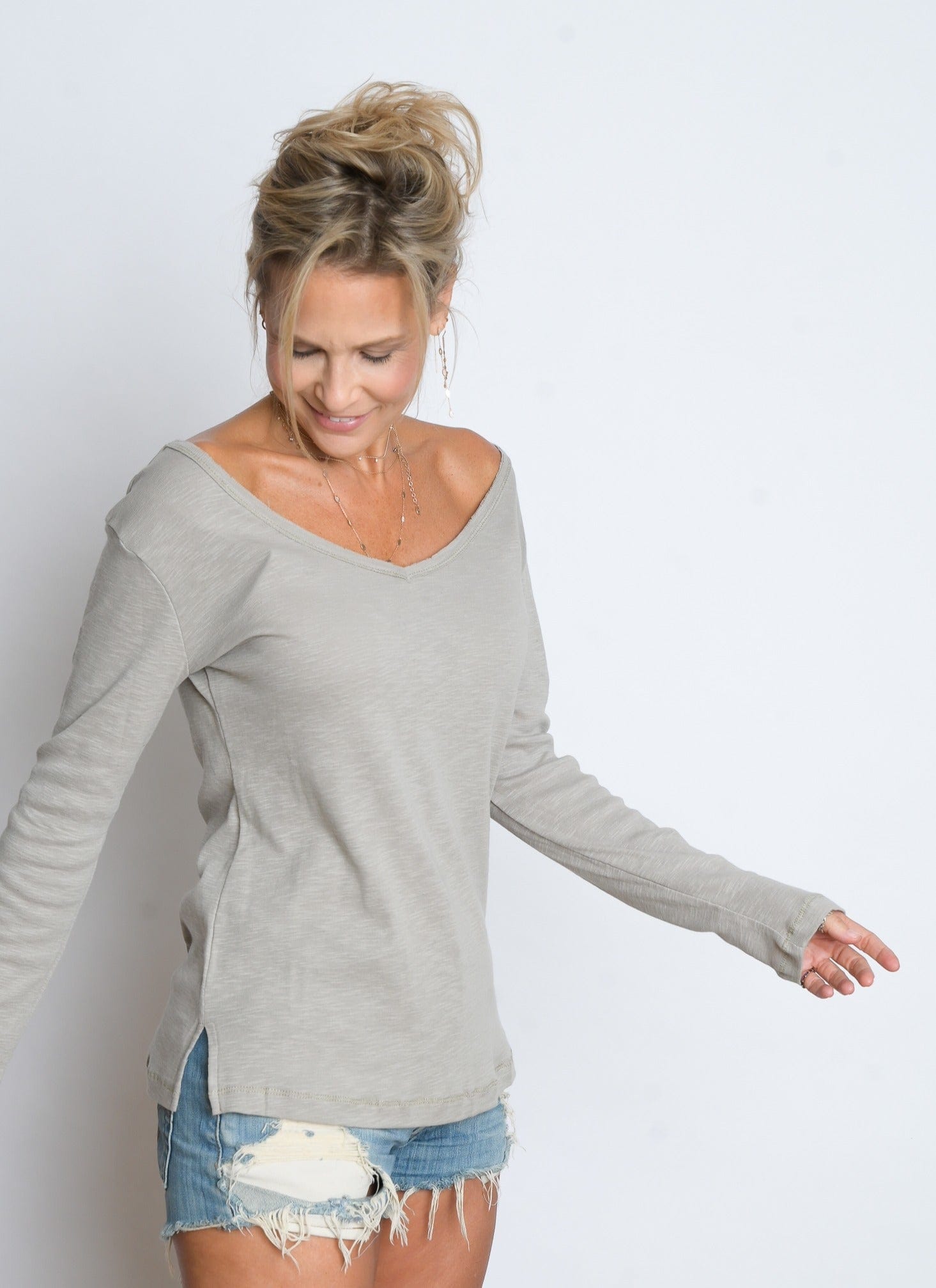 E SHIRT ביסיק V חולצה image 0