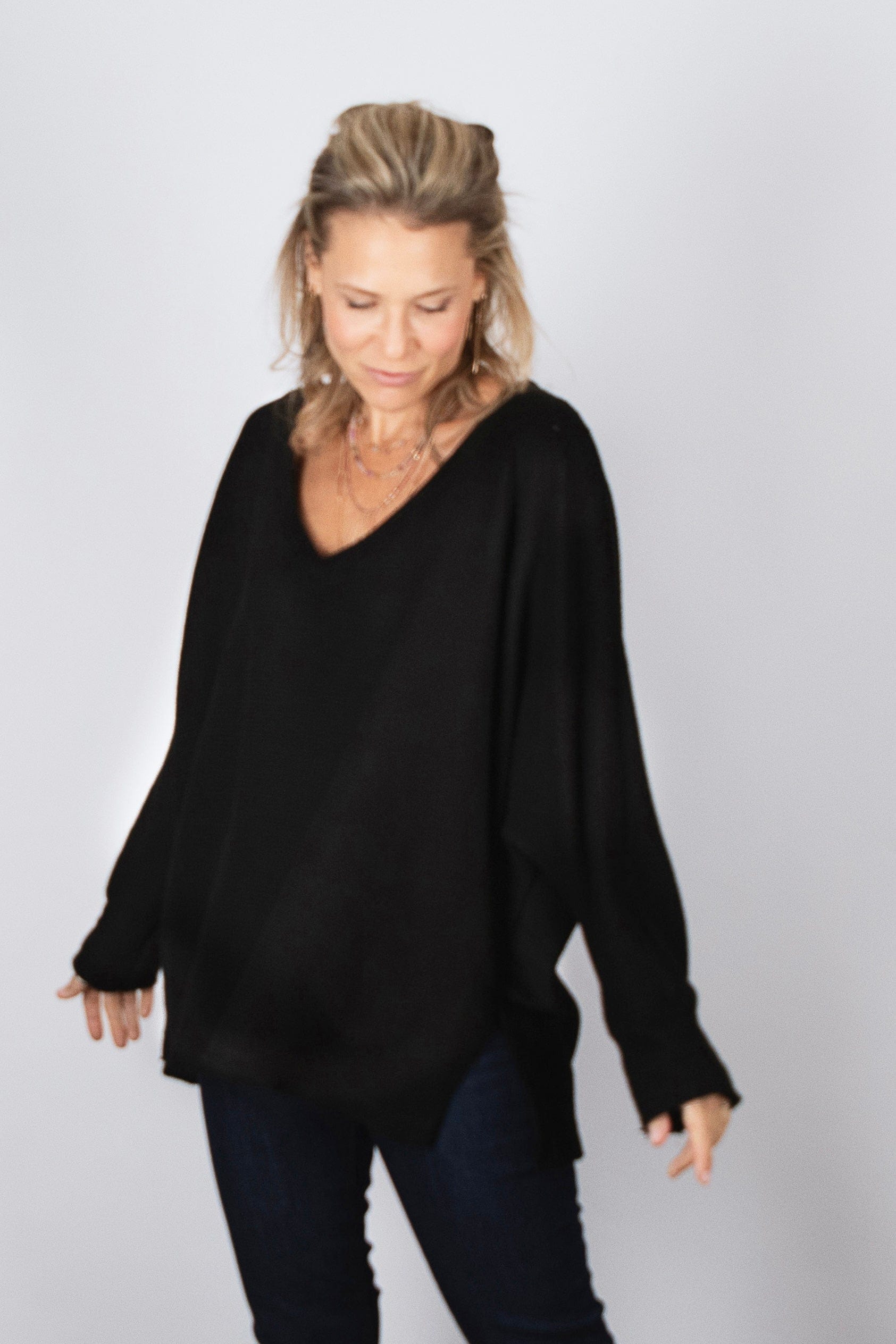 RIKI חולצת אוברסייז שחורה וופל image 8