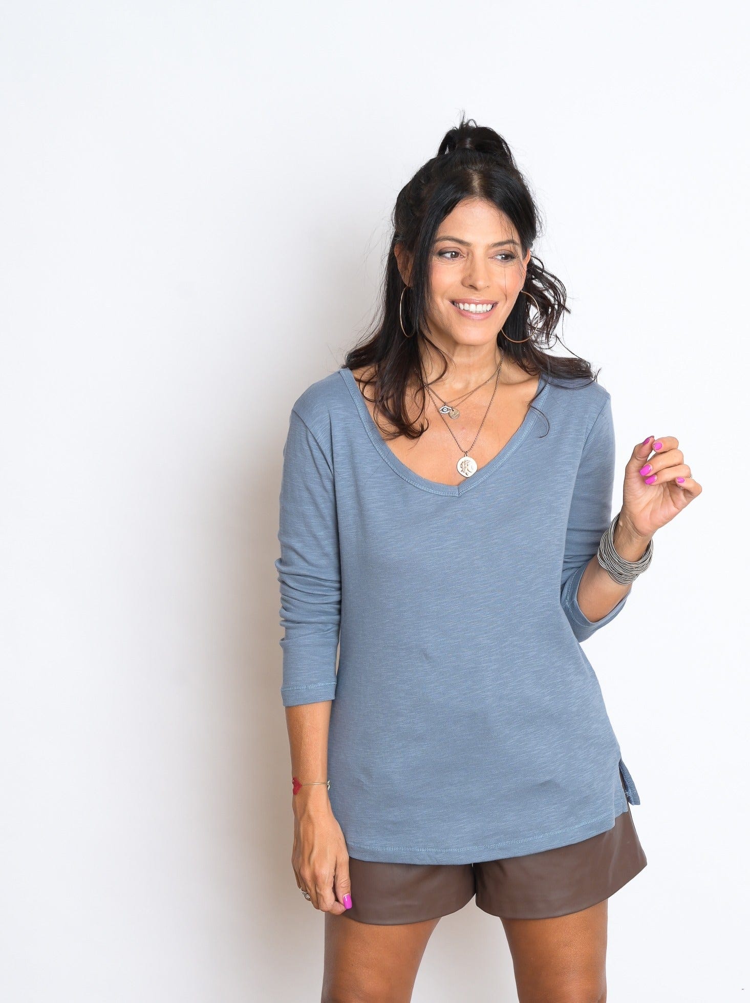 E SHIRT ביסיק V חולצה image 5