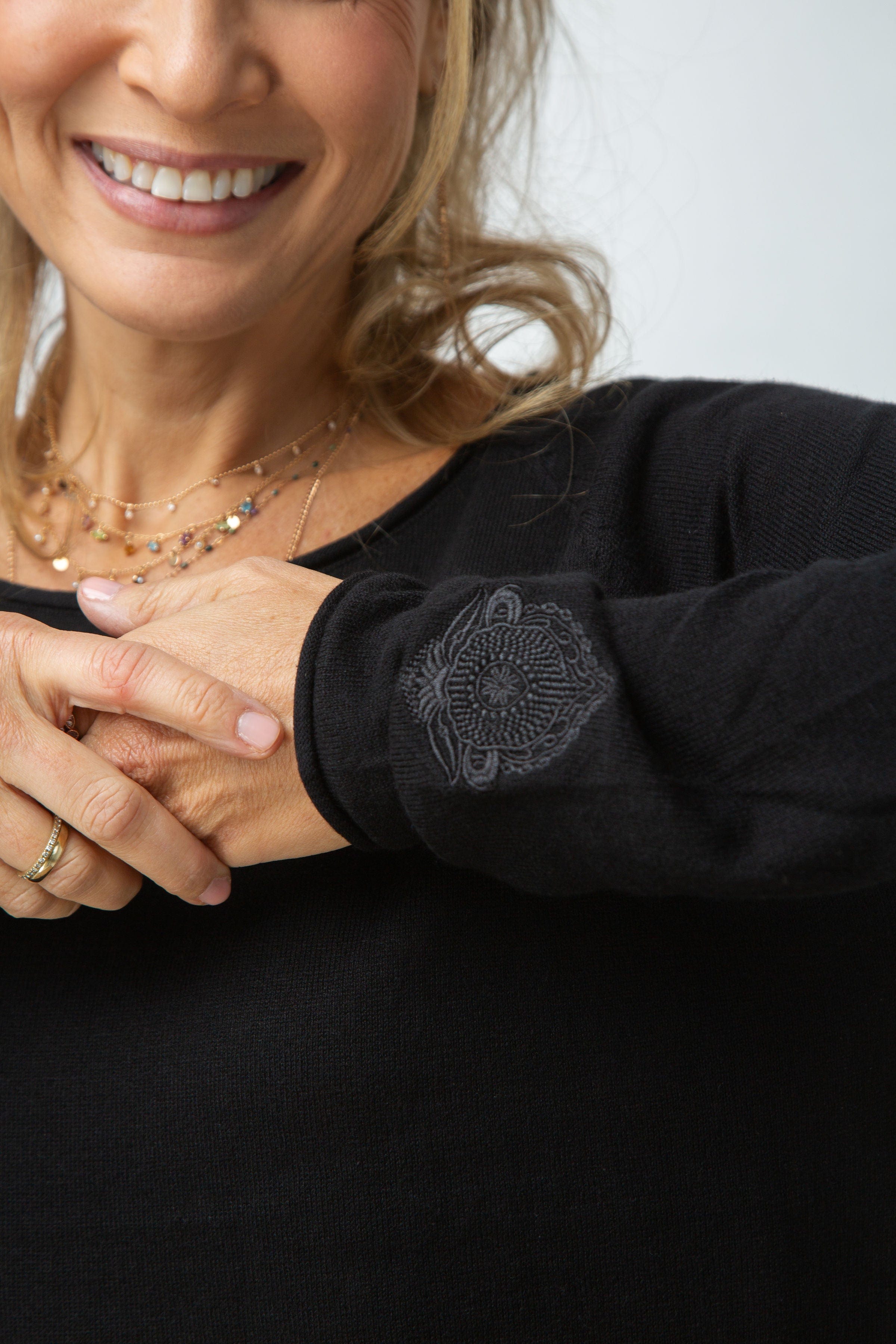 POOL סריג עגול שחור image 7