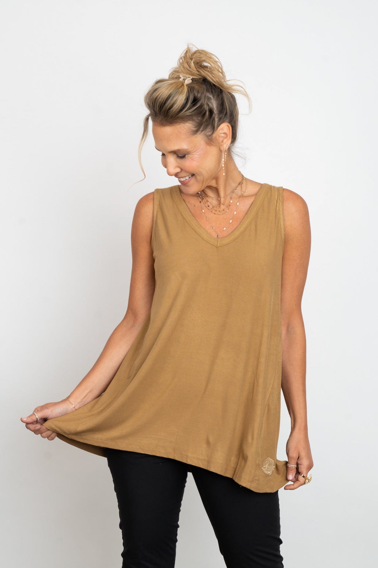 ME  V גופיה קאמל גזרה נפתחת image 5