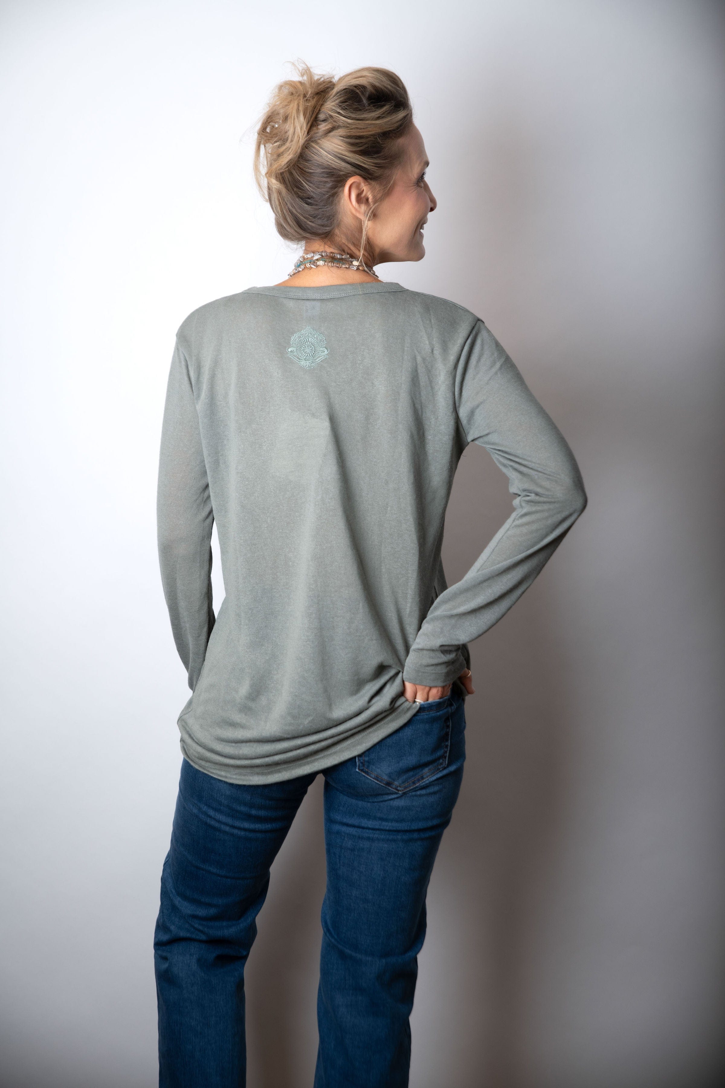 CHAVA חולצה בייסיק ירוקה image 6