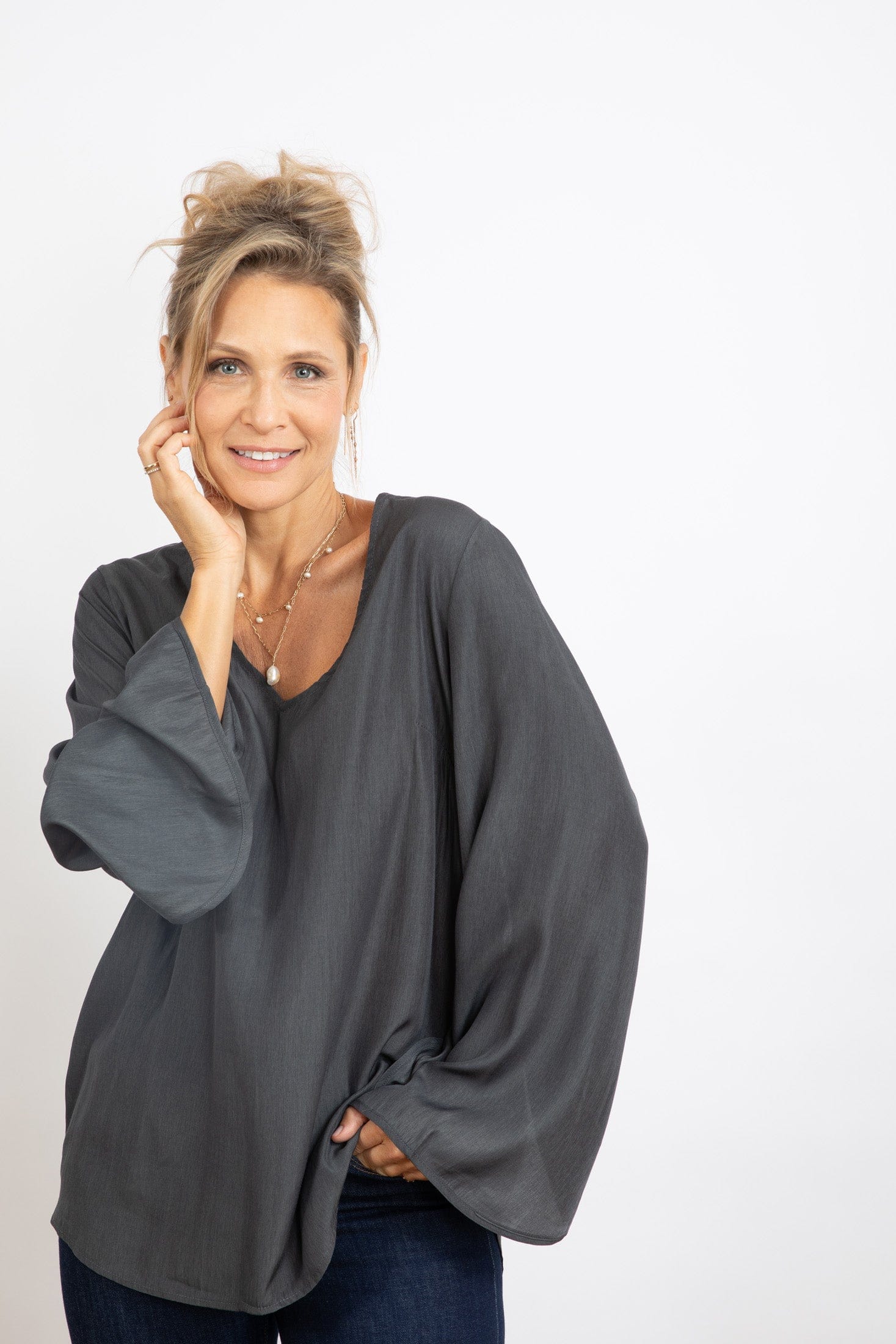 AVLON חולצה אפורה image 8