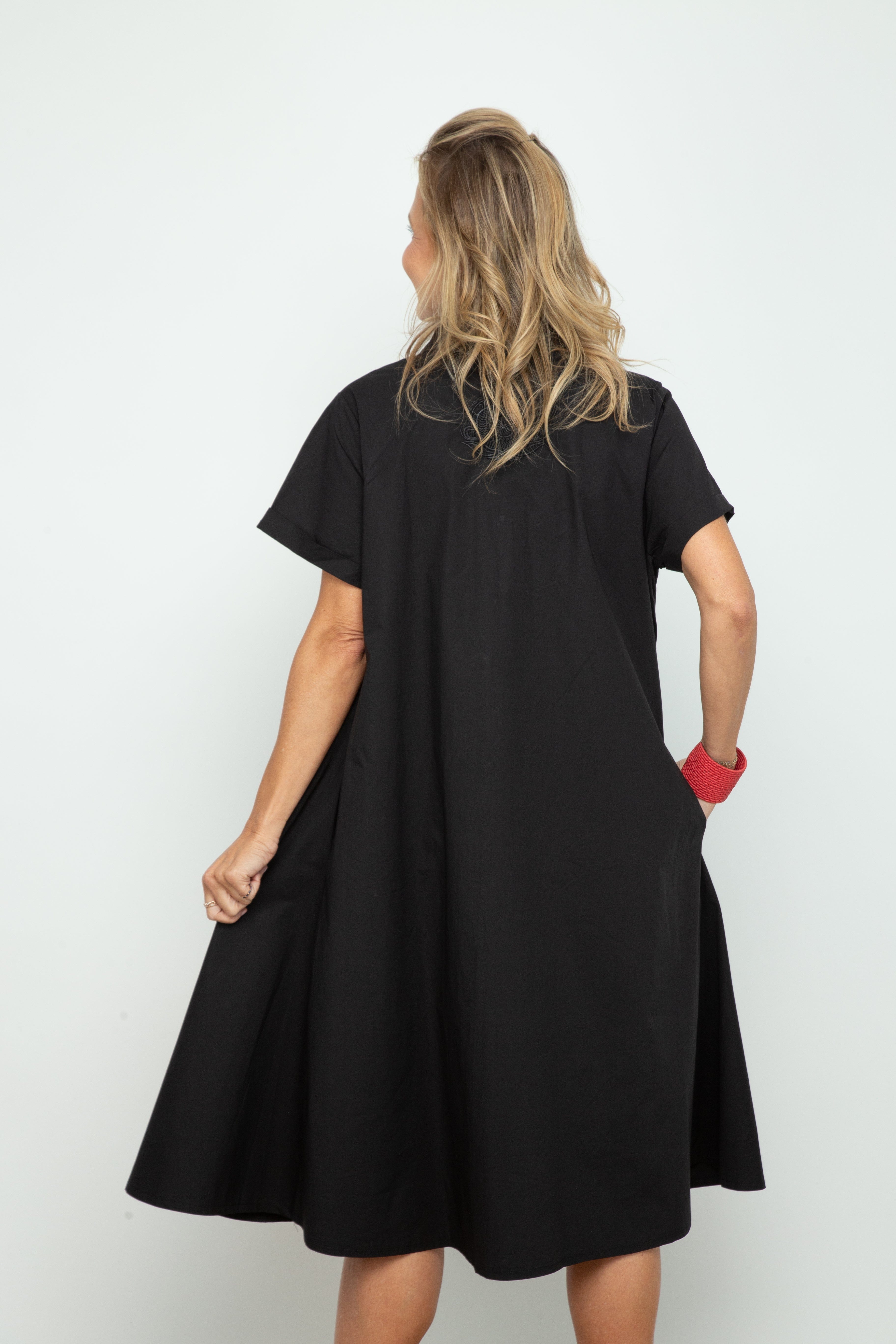 THREE שמלה שחורה אוברסייז image 4