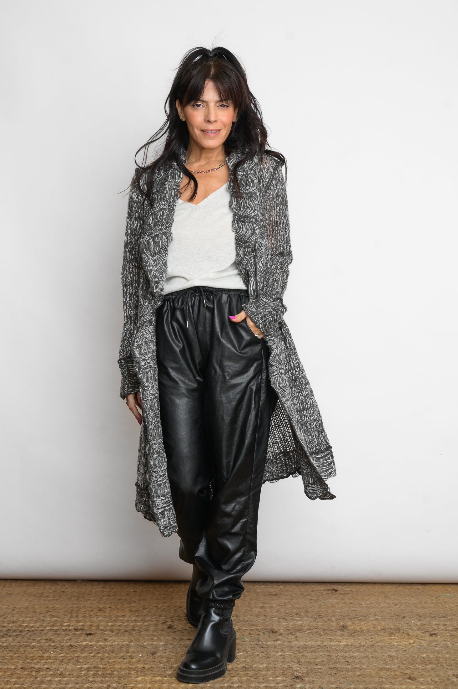 PAROS עליונית סרוגה שחור לבן image 2