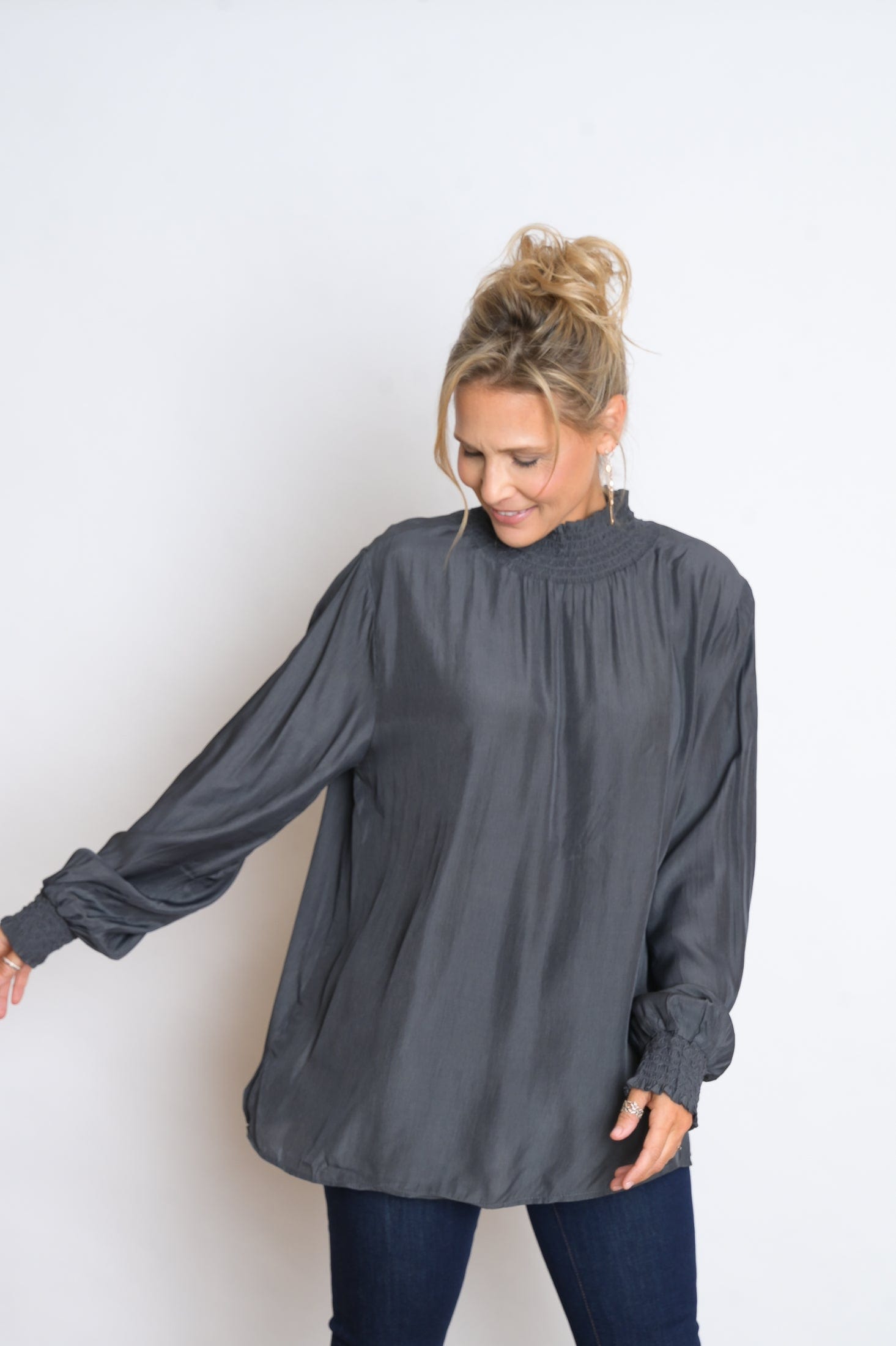 ATHEI חולצה אפורה image 7