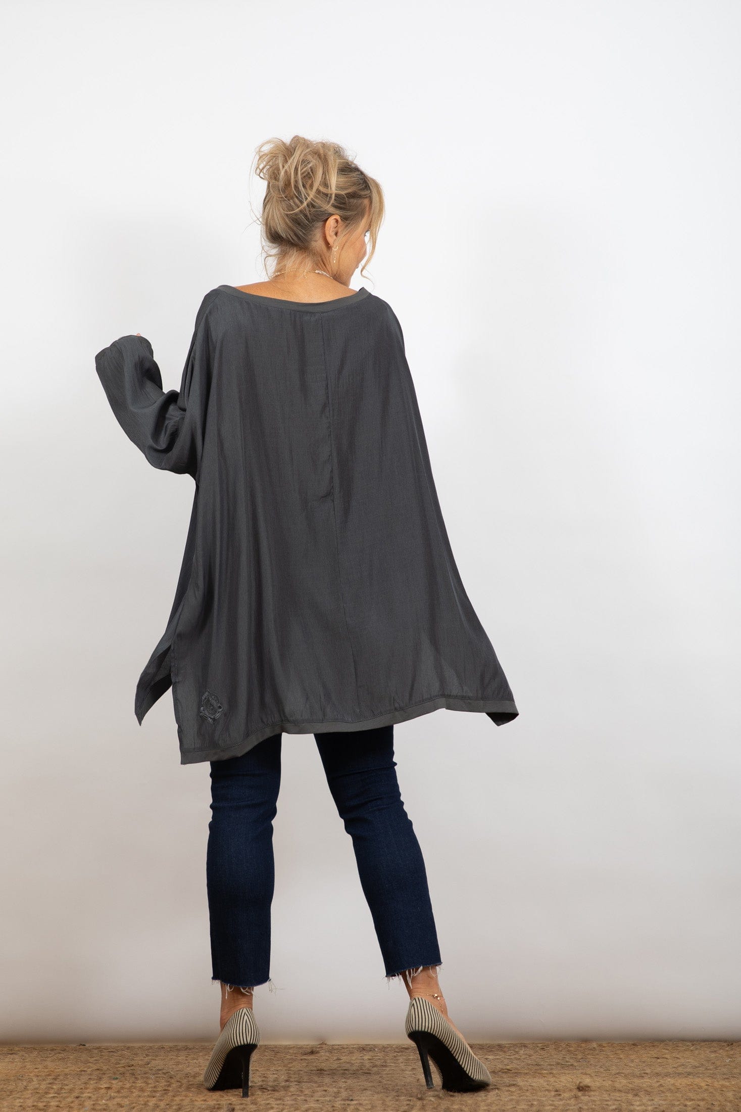 ALT חולצה אפורה אוברסייז image 3