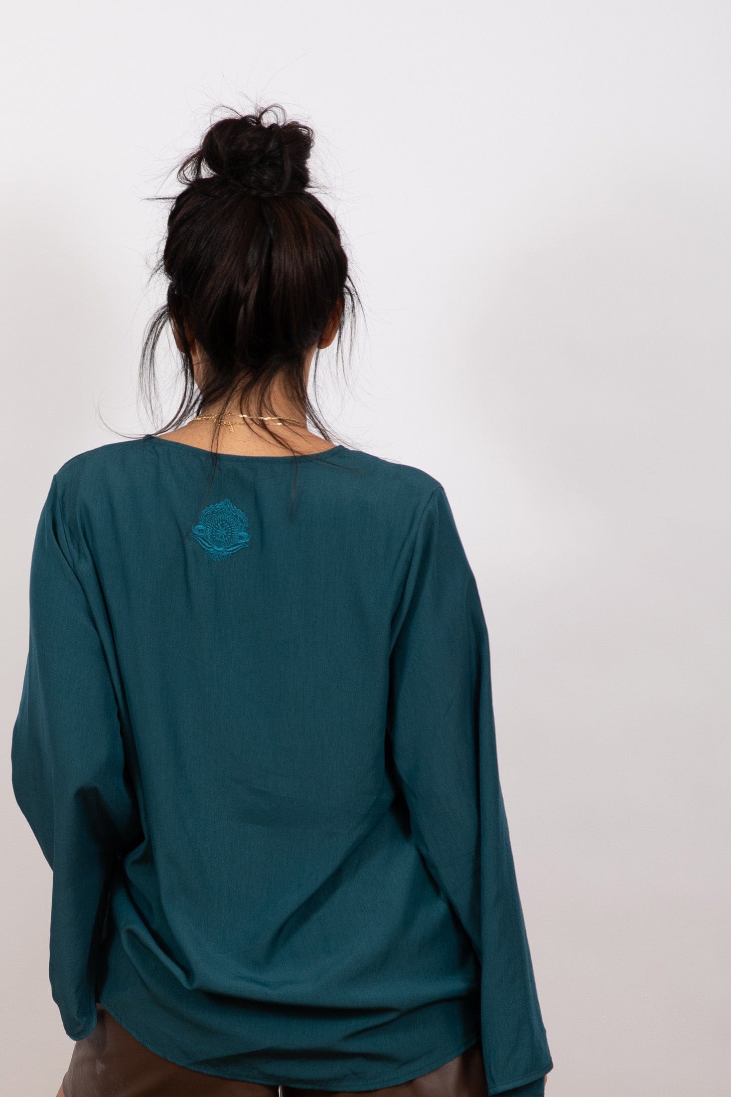 AVLON חולצה image 10