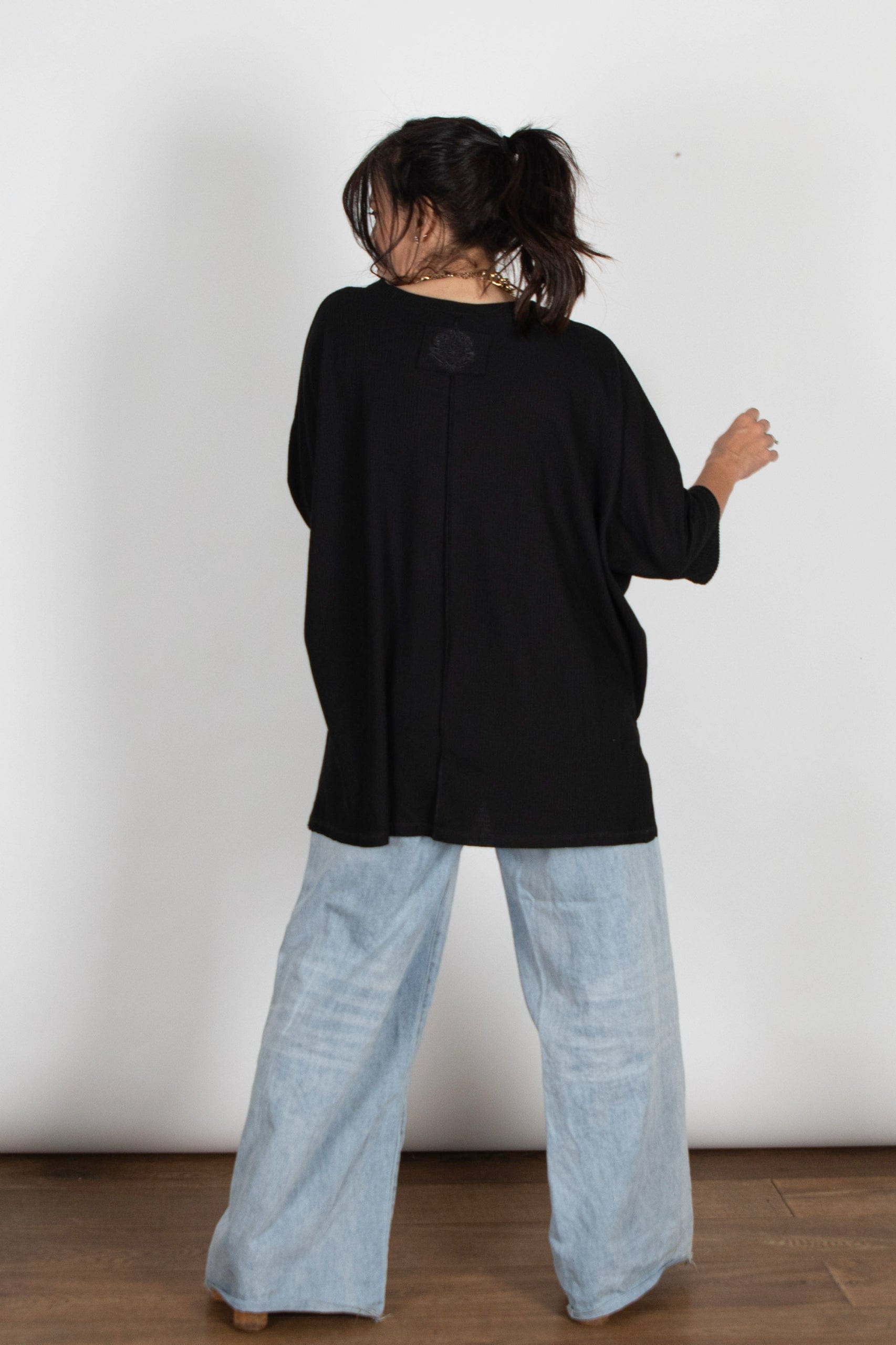 BABL חולצת אוברסייז שחורה וופל image 9