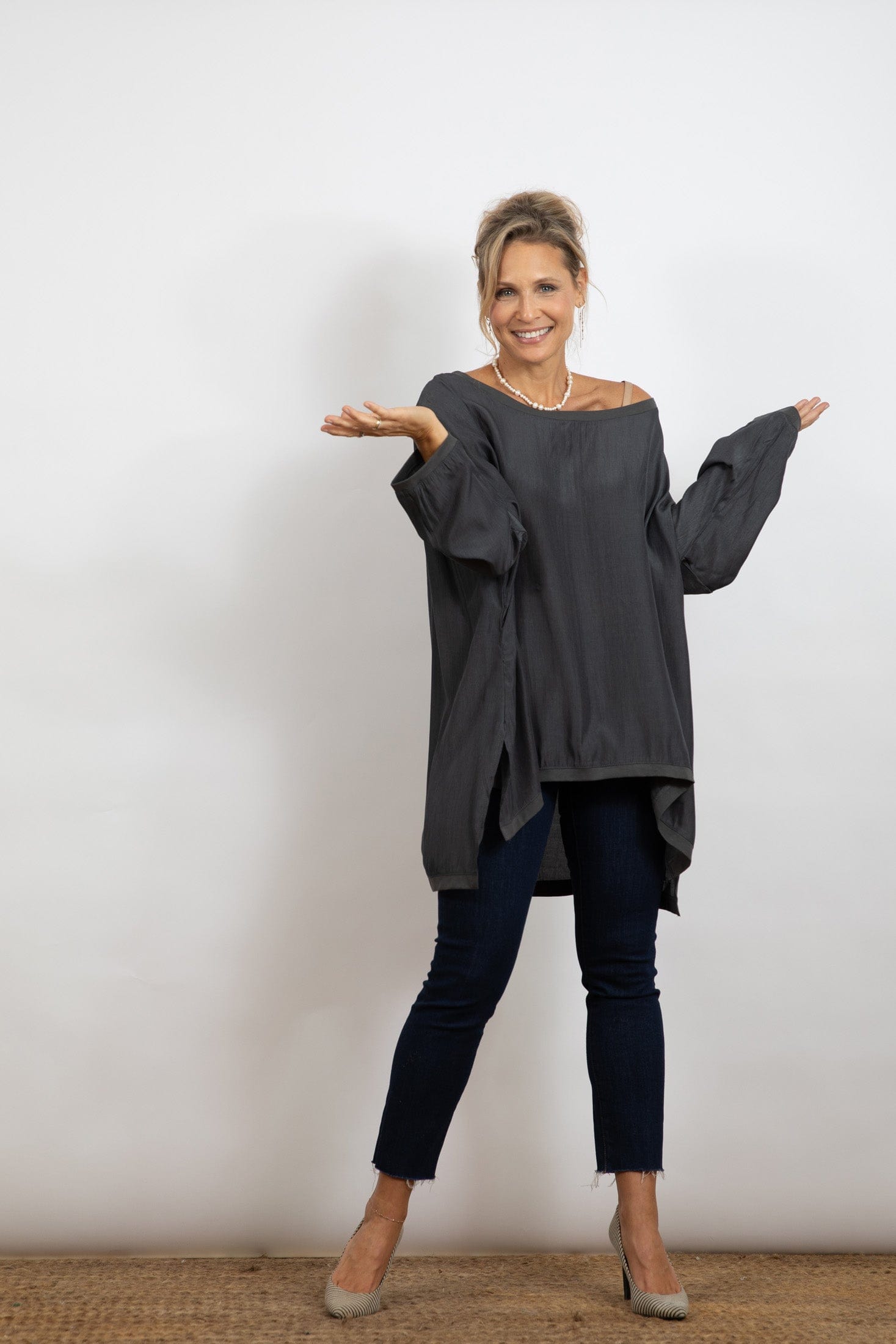 ALT חולצה אפורה אוברסייז image 5