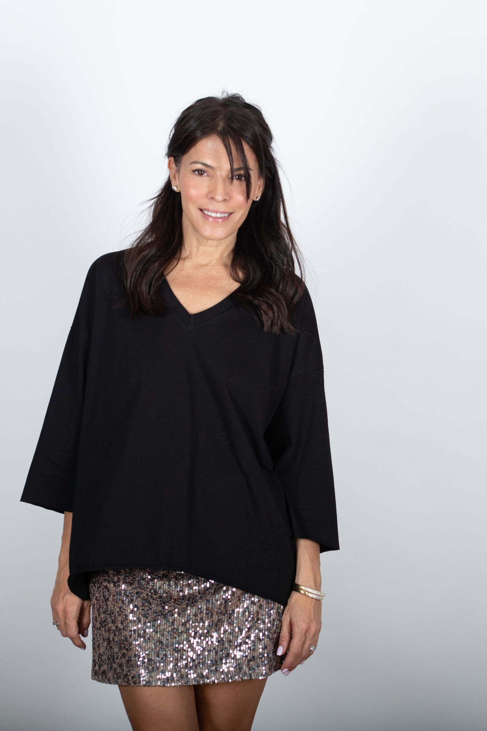 DANIEL שחורהV חולצה אוברסייז image 1