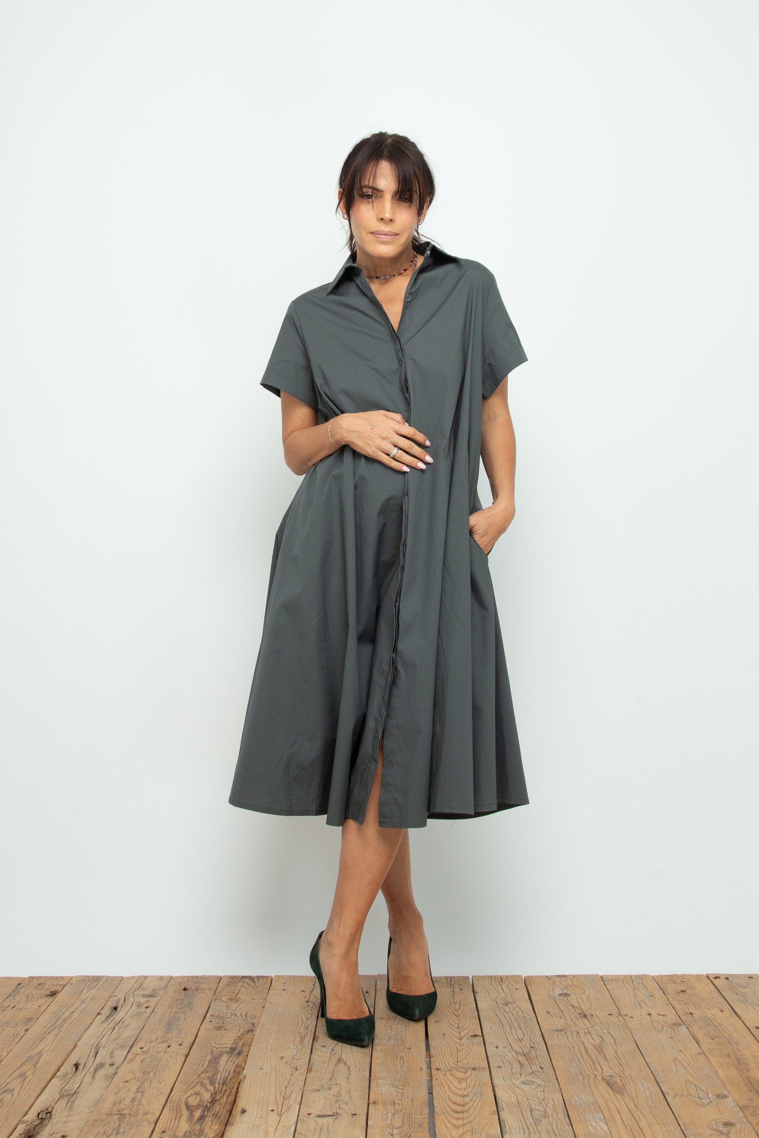 THREE   שמלה אוברסייז אפורה image 3