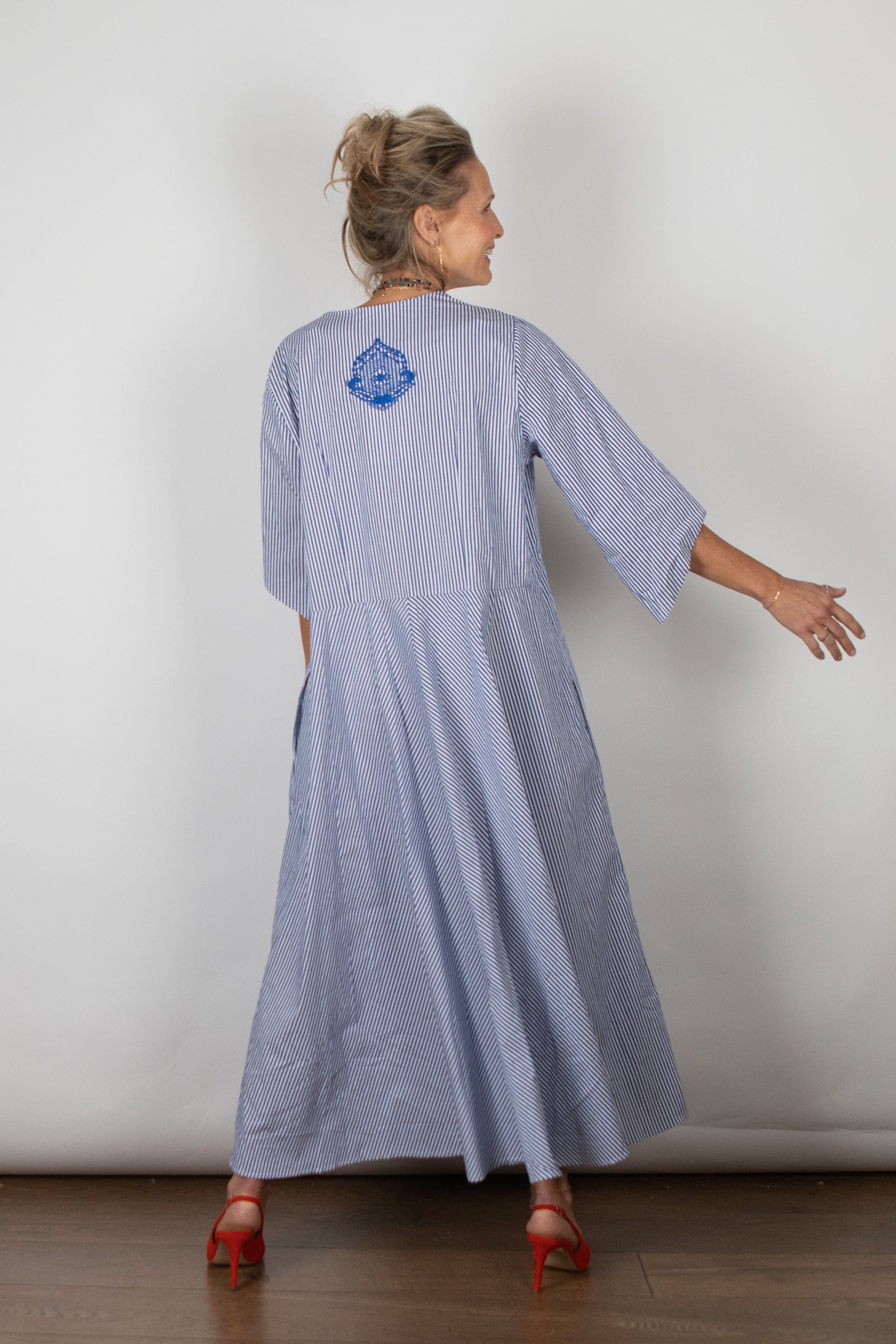 DRESS A שמלה מקסי פסים כחול image 3