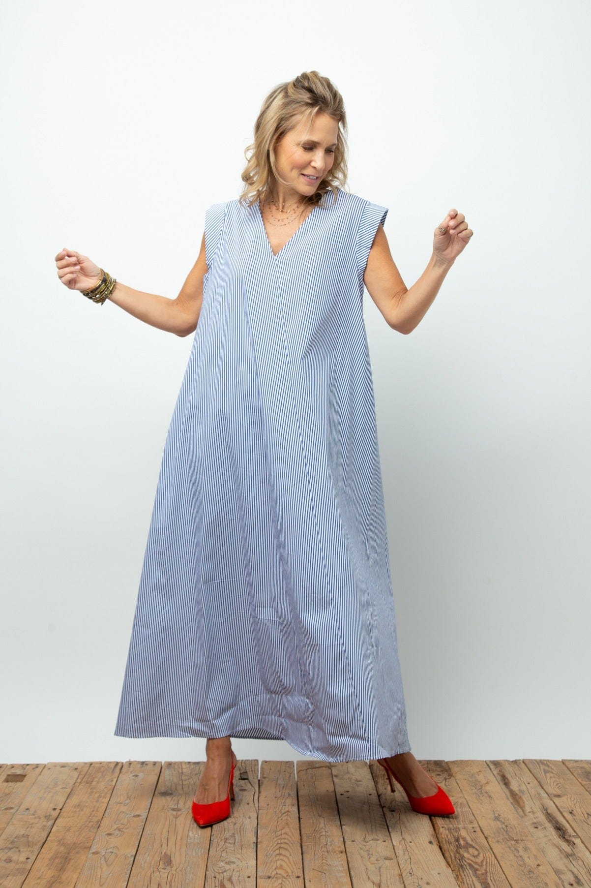 SHIFT DRESS V   שמלה אוברסייז image 4