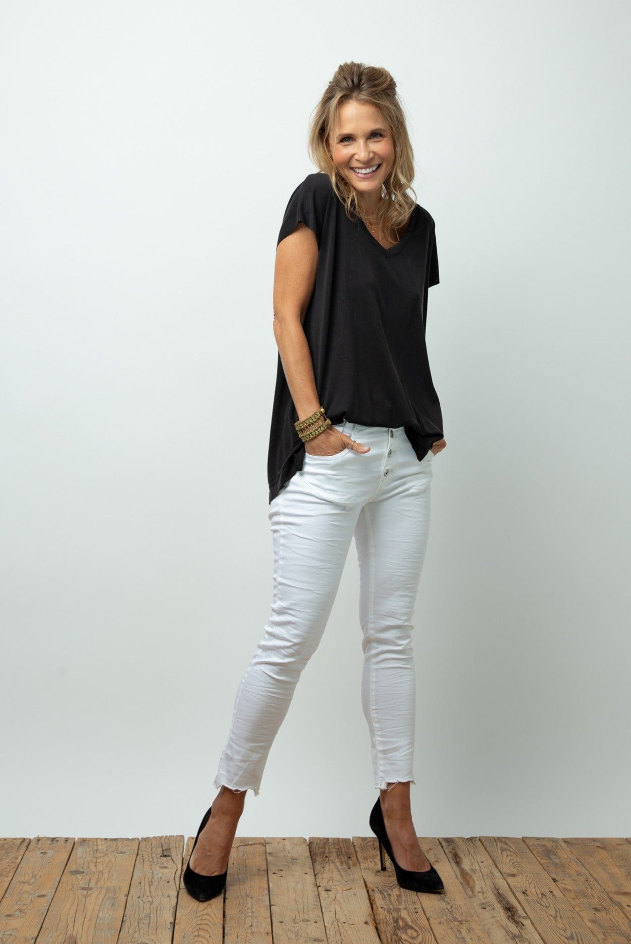 DALLY V חולצה שחורה image 1