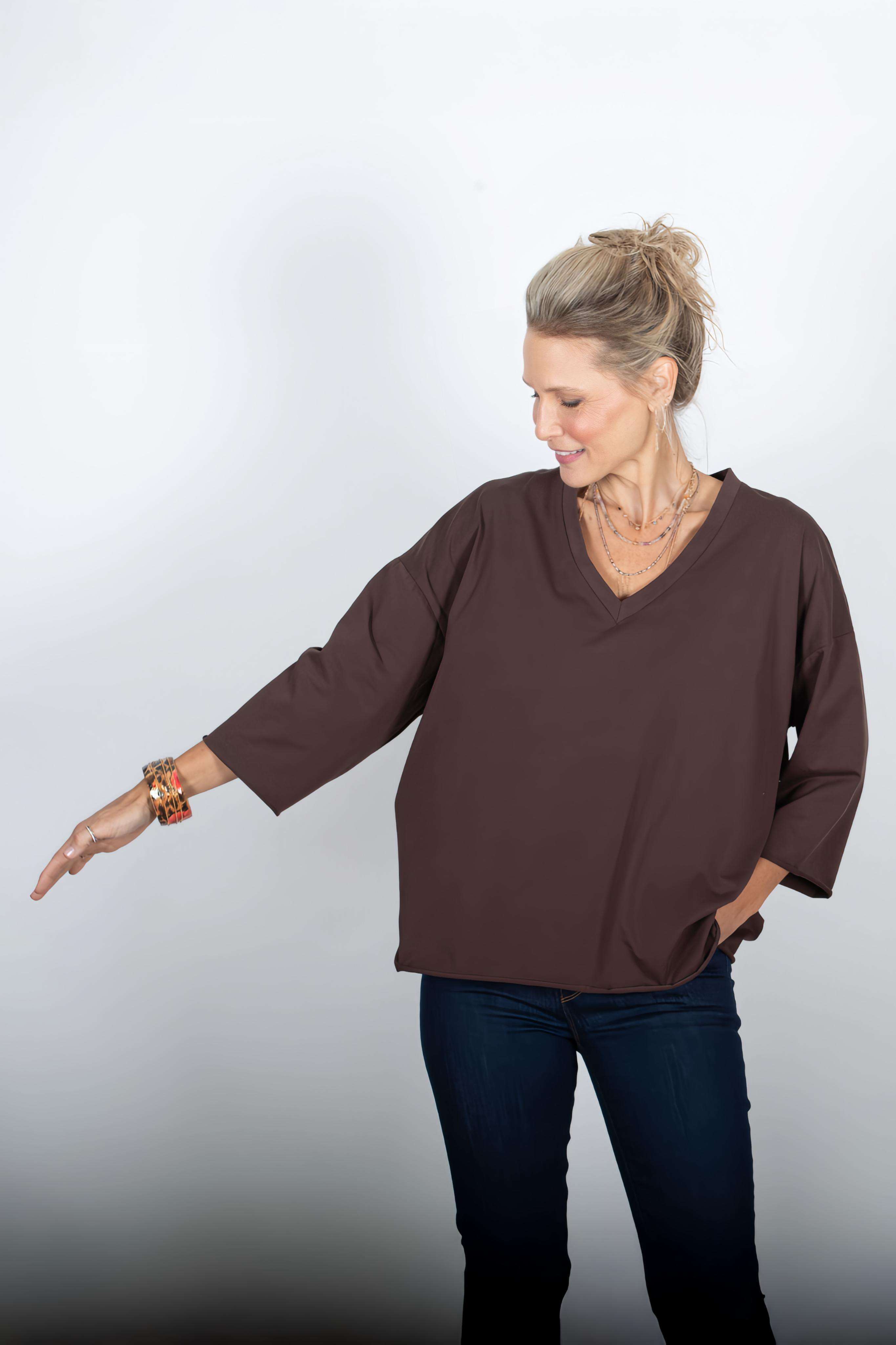 DANIEL חומה V חולצה אוברסייז image 3