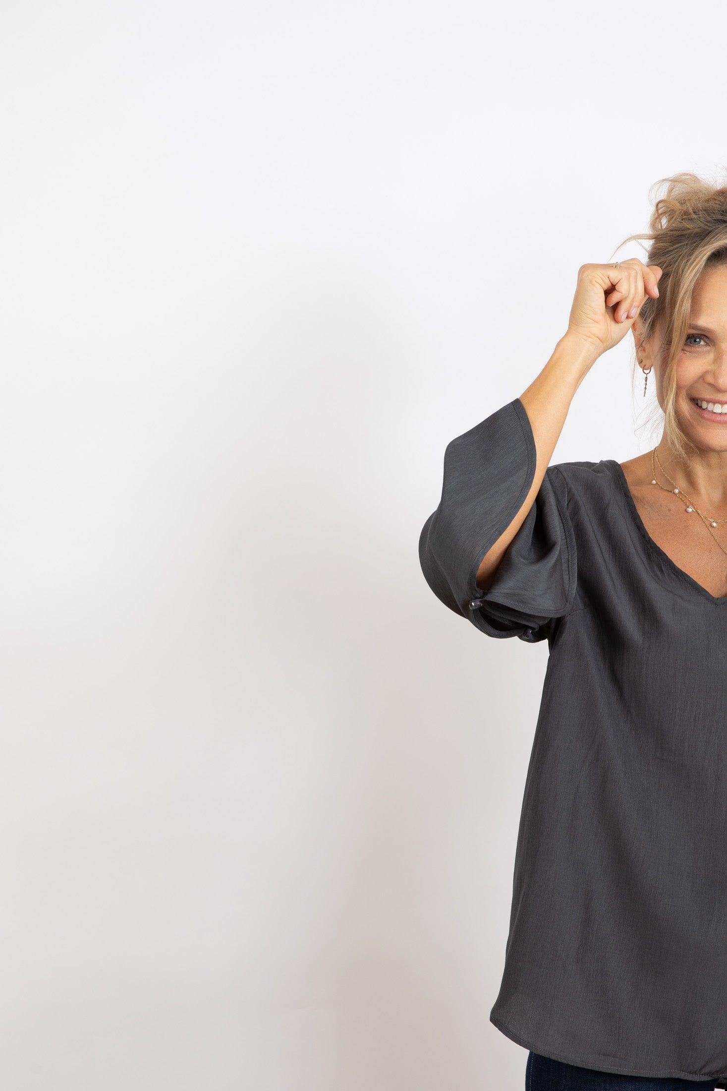 AVLON חולצה אפורה image 6