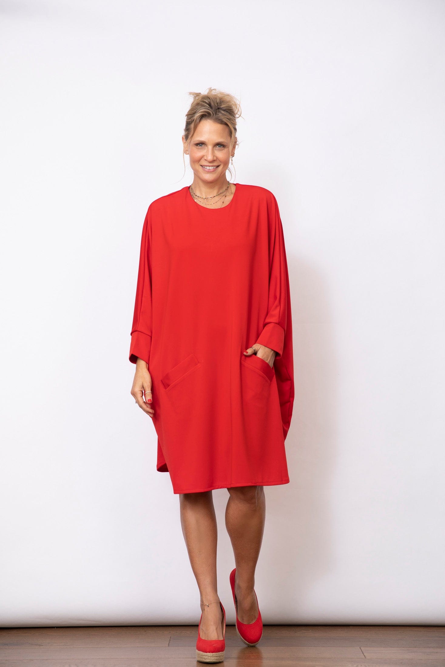 ERIS שמלה אדומה image 4