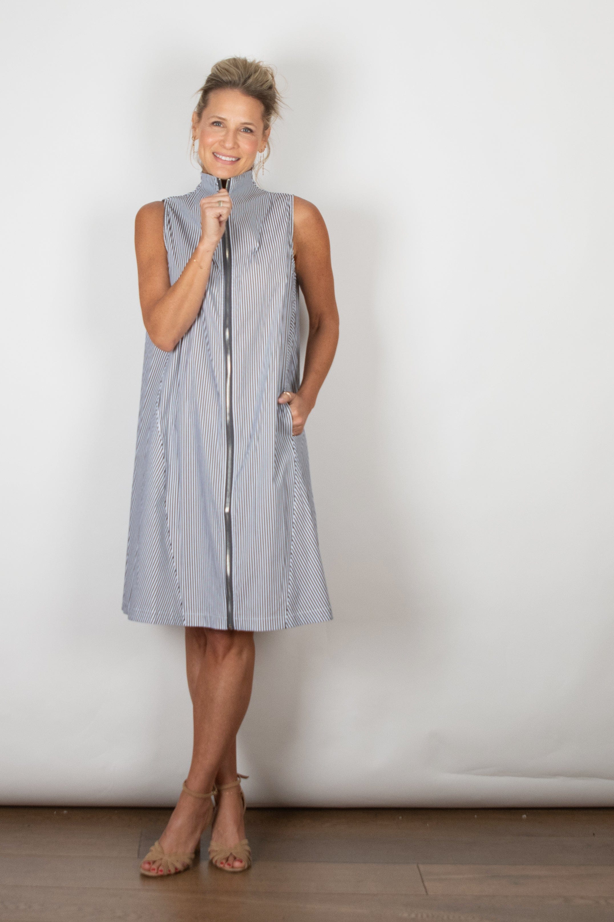 SHAKIRA  שמלה שחורה פסים לבן ריצ׳רצ image 8