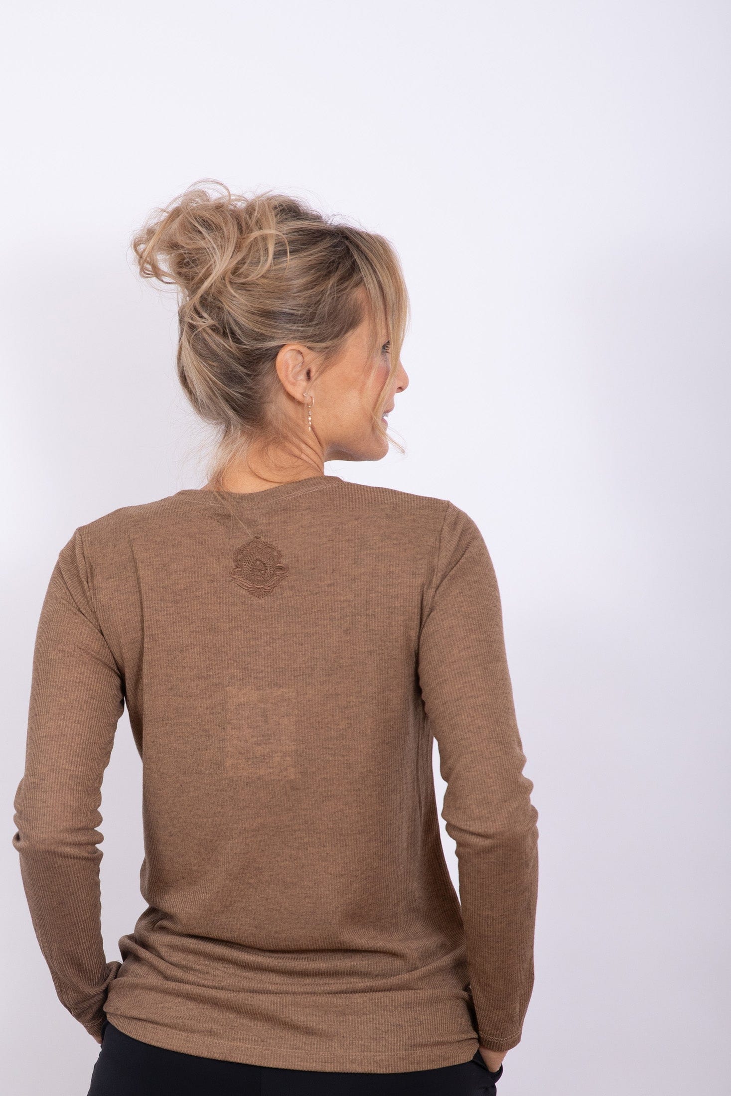 P SHIRT  חולצה בייסיק image 7