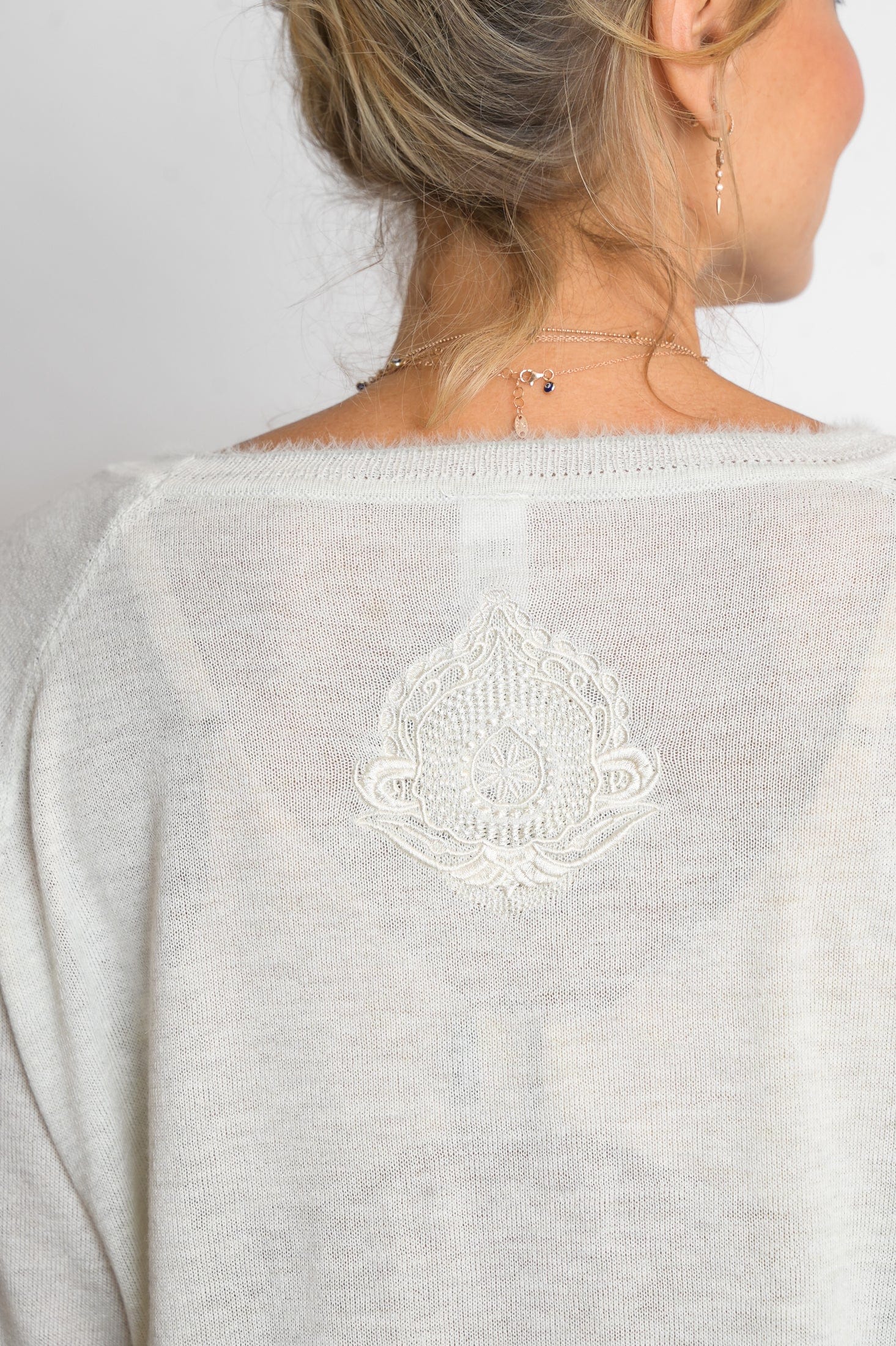 LIPSI סריג עגול אפורלבן מלאנז׳ image 8