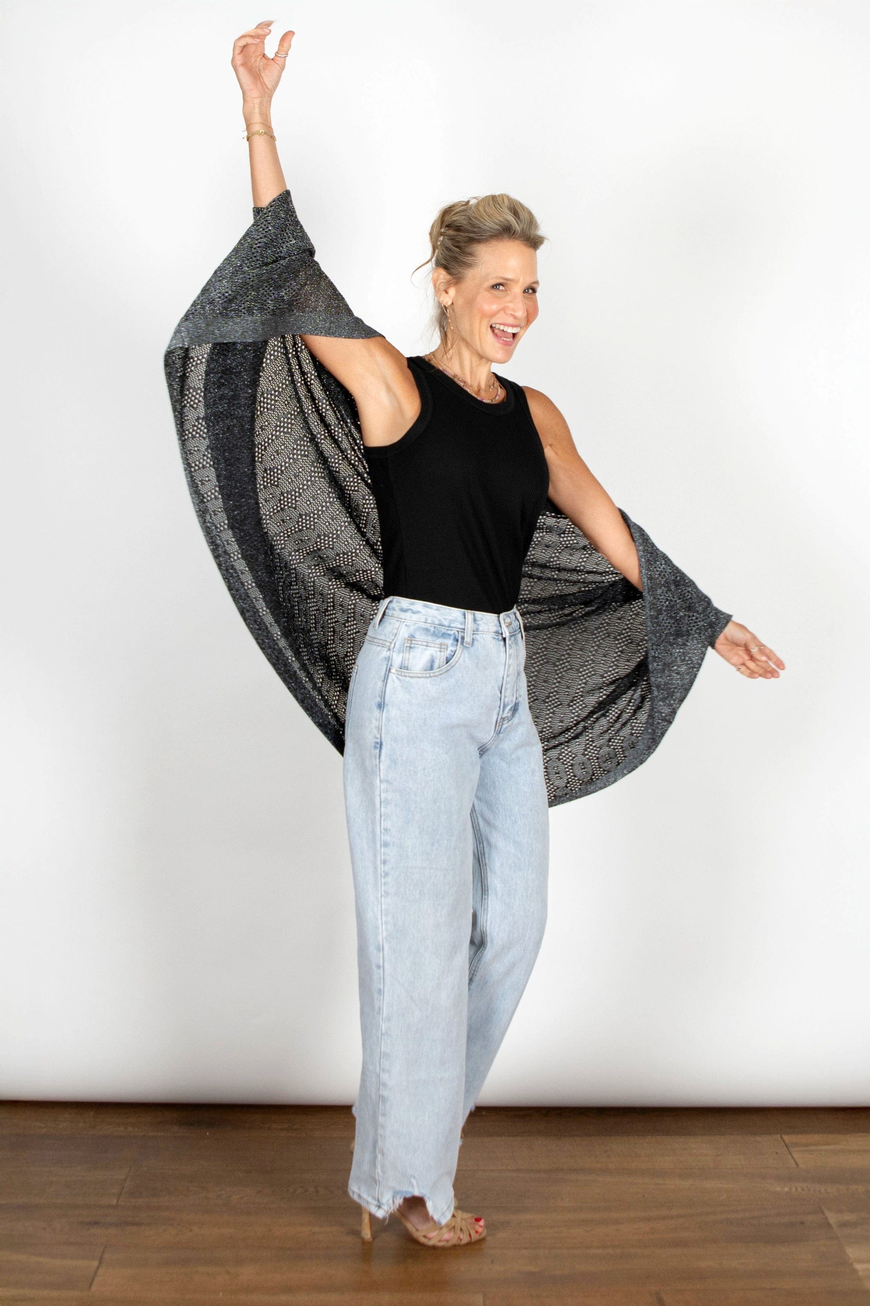 LIAM  עליונית סריג חורים שחור image 8