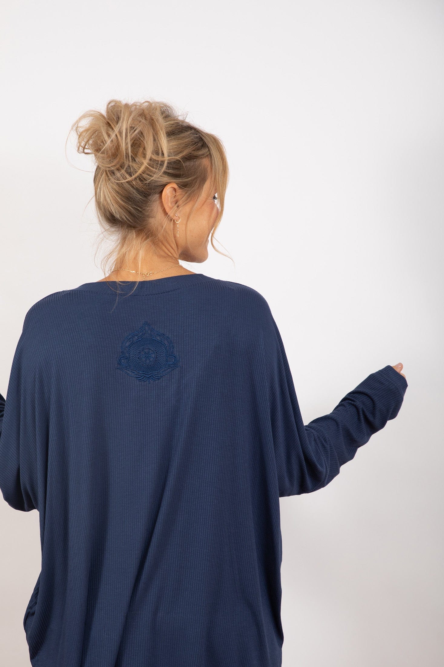 J SHIRT   חולצה כחולה אוברסייז image 7