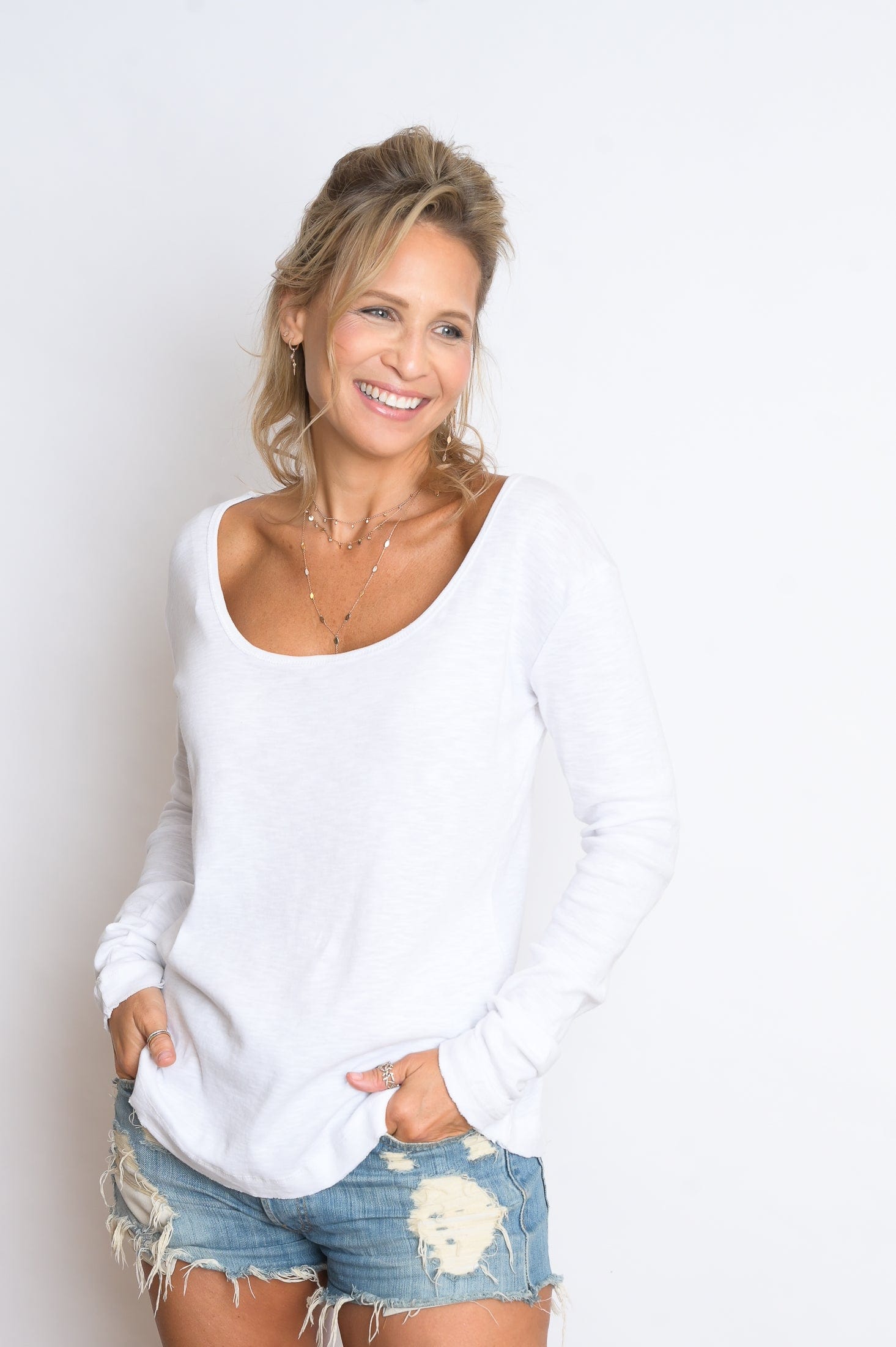 H SHIRT חולצה בייסיק לבנה image 8