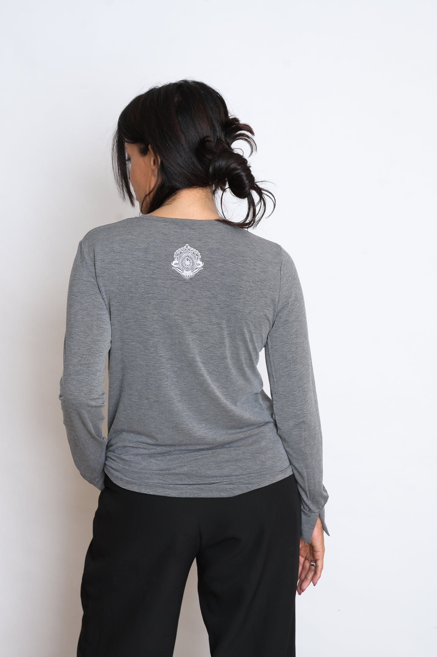 T SHIRT חולצה אפורה בייסיק image 7